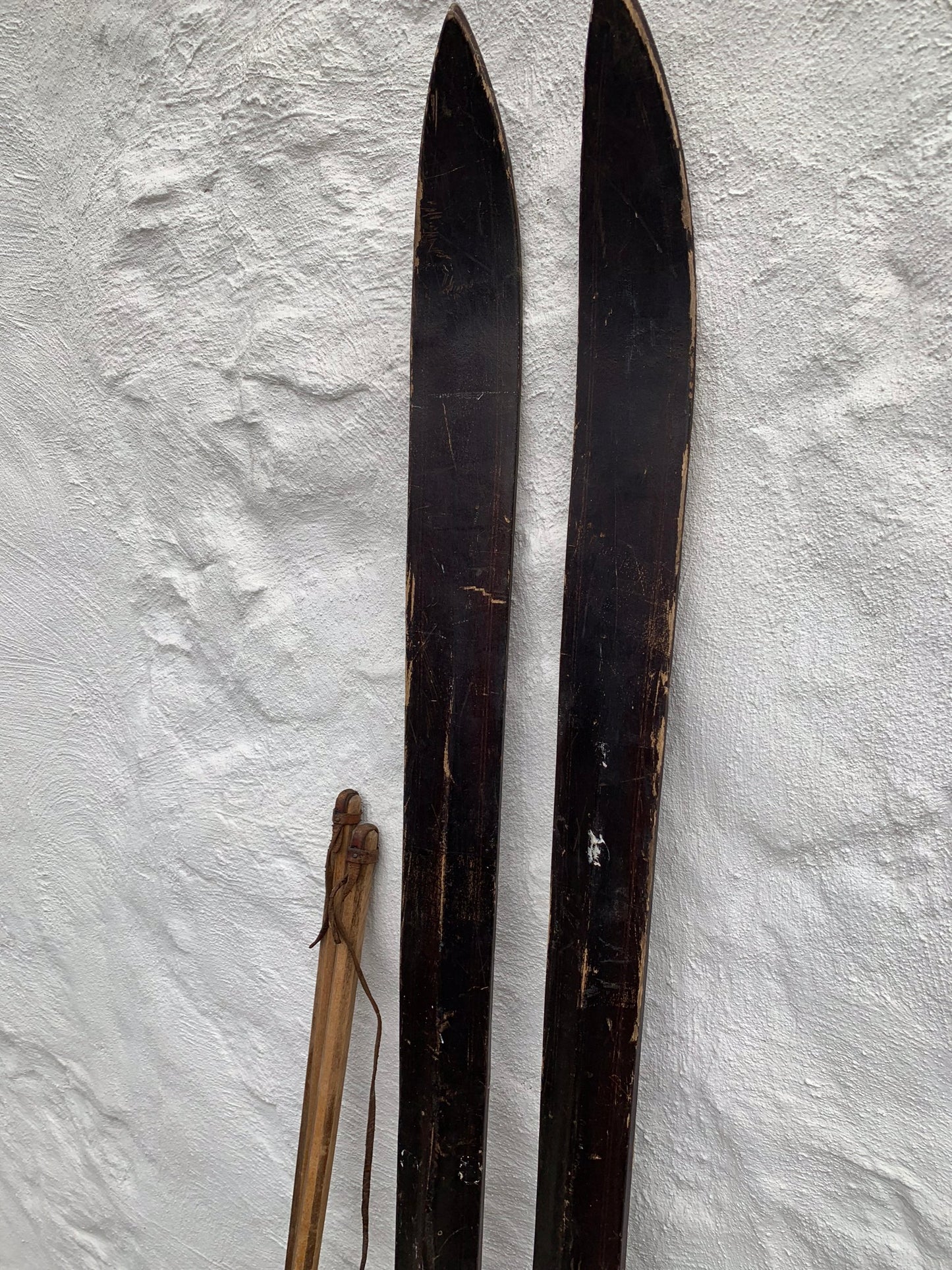 Dekorative ski med stave