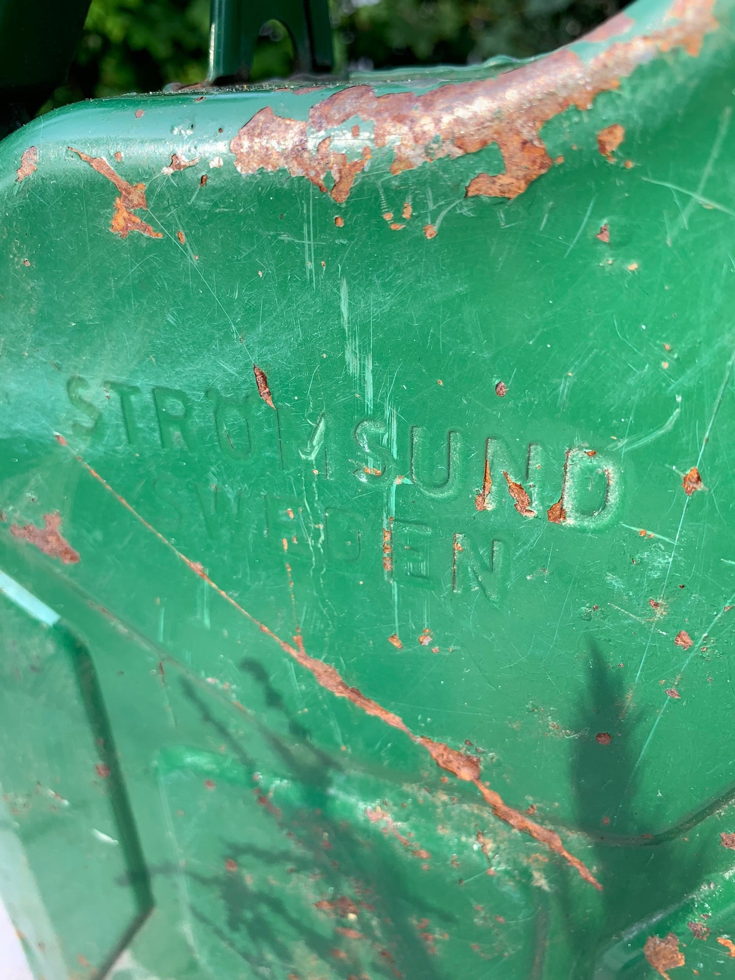 Rå benzindunk fra Sverige