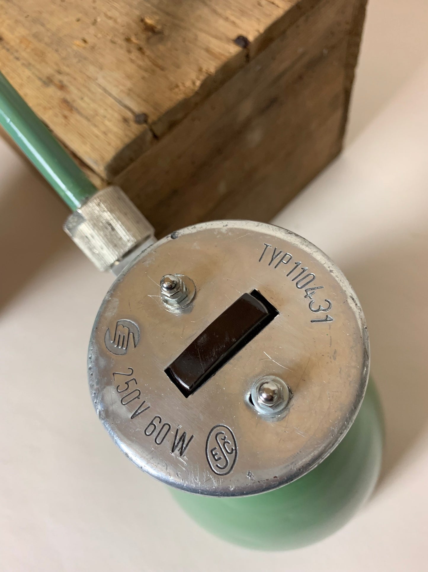 Skøn industriel grøn væg eller bordlampe