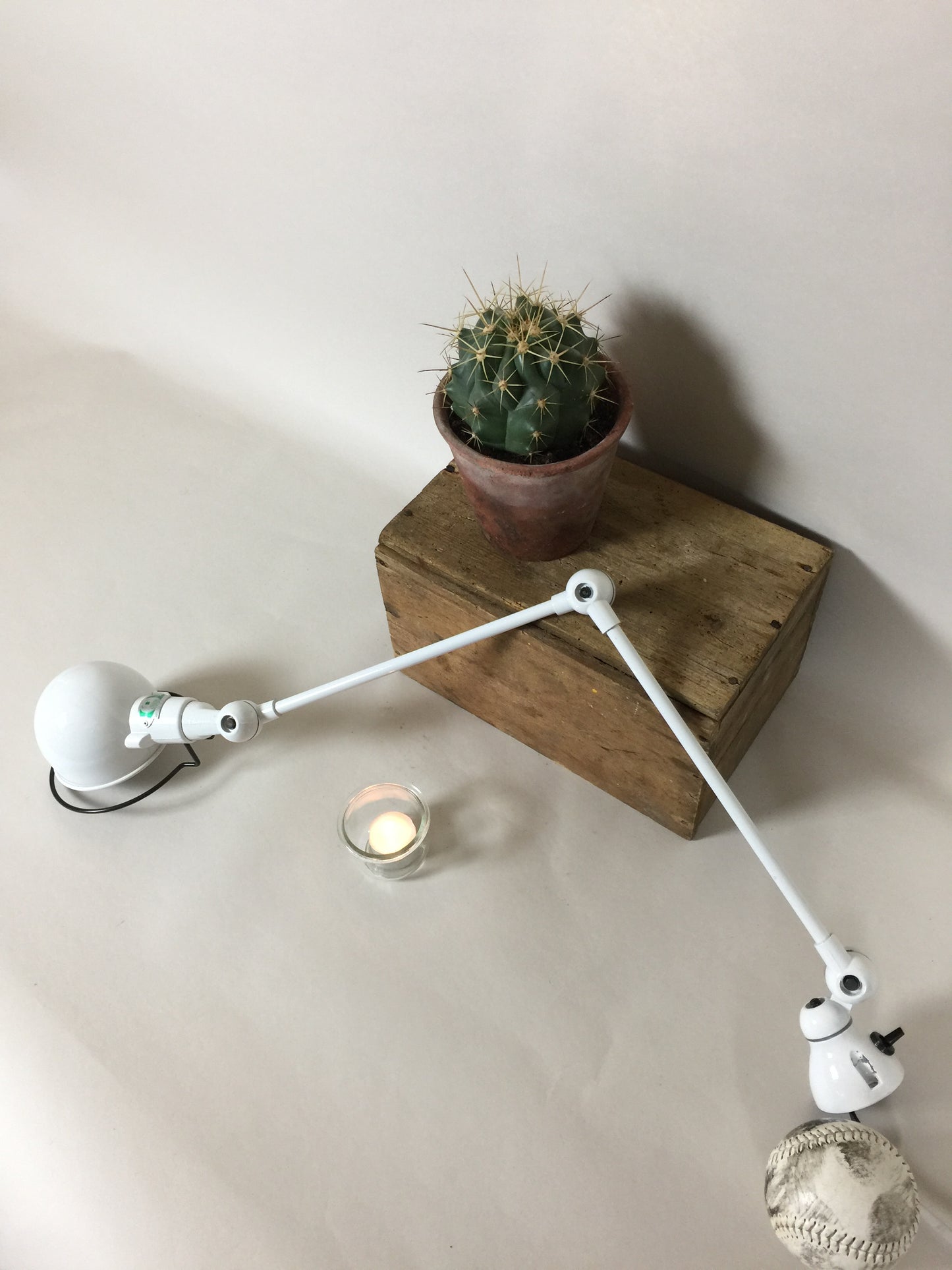 Fin lille Jieldé lampe i hvid med afbryder