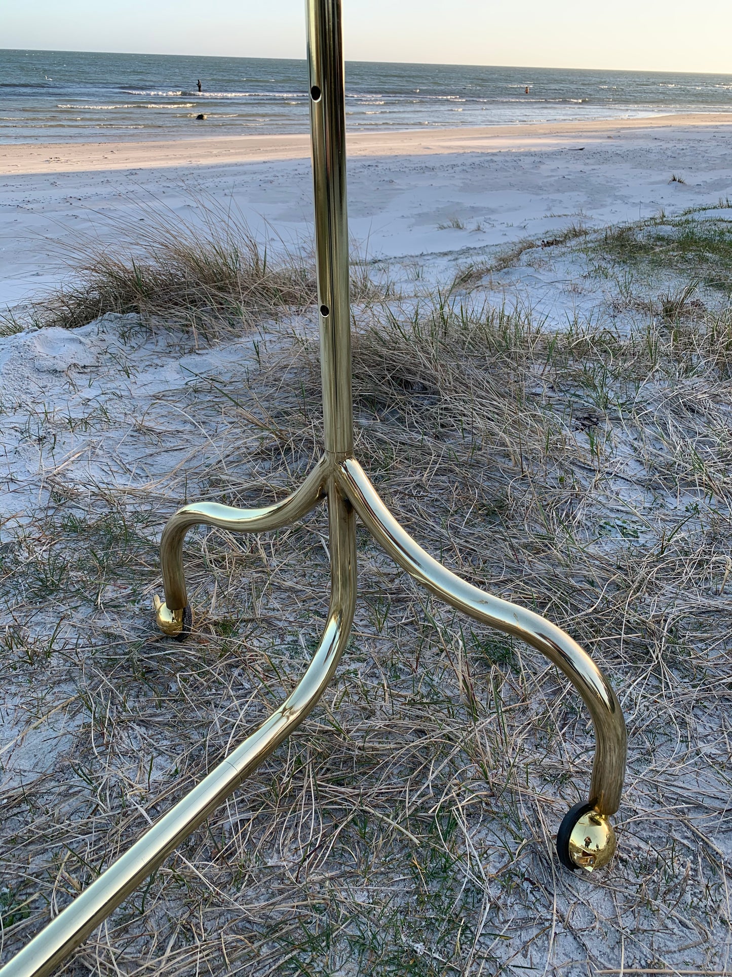 Stort messing garderobestativ med hjul (Prisen er for det store stativ på billederne)