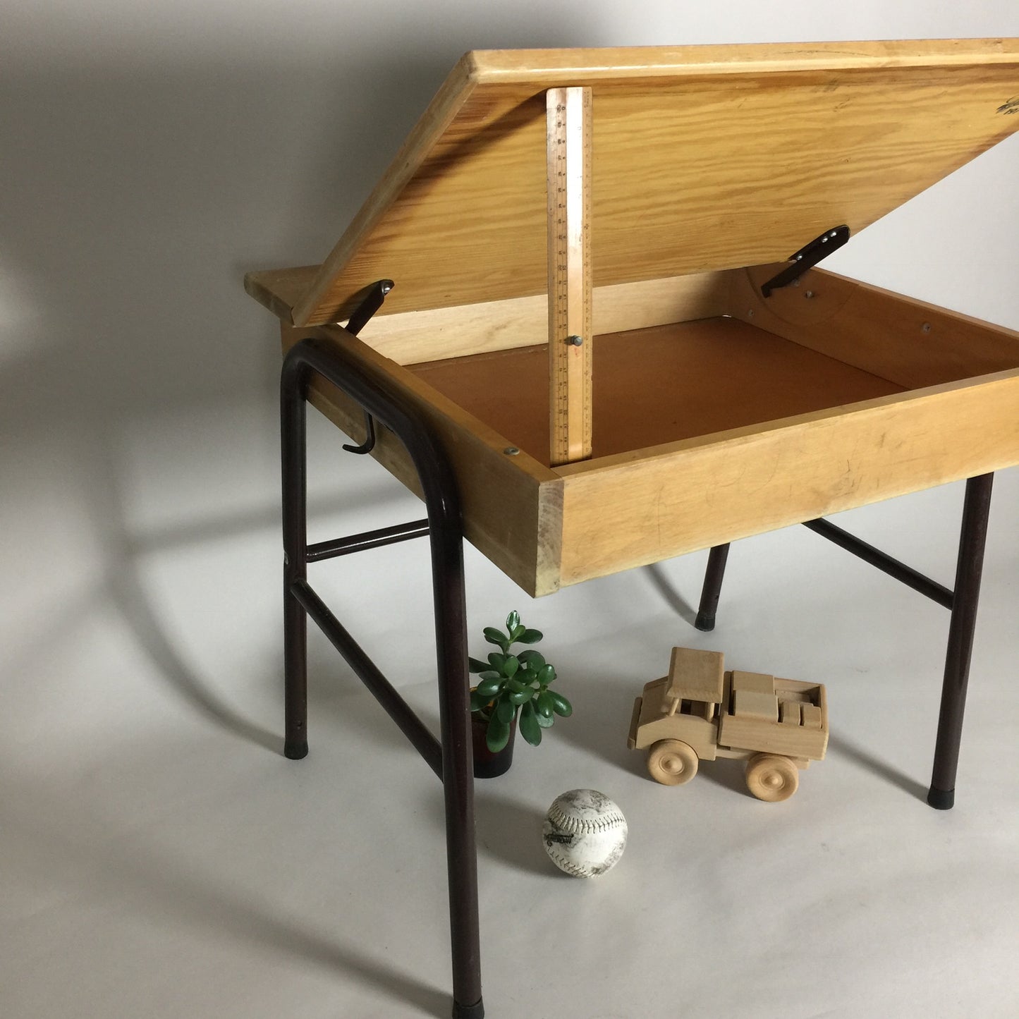 Skønt skolebord fra 1979