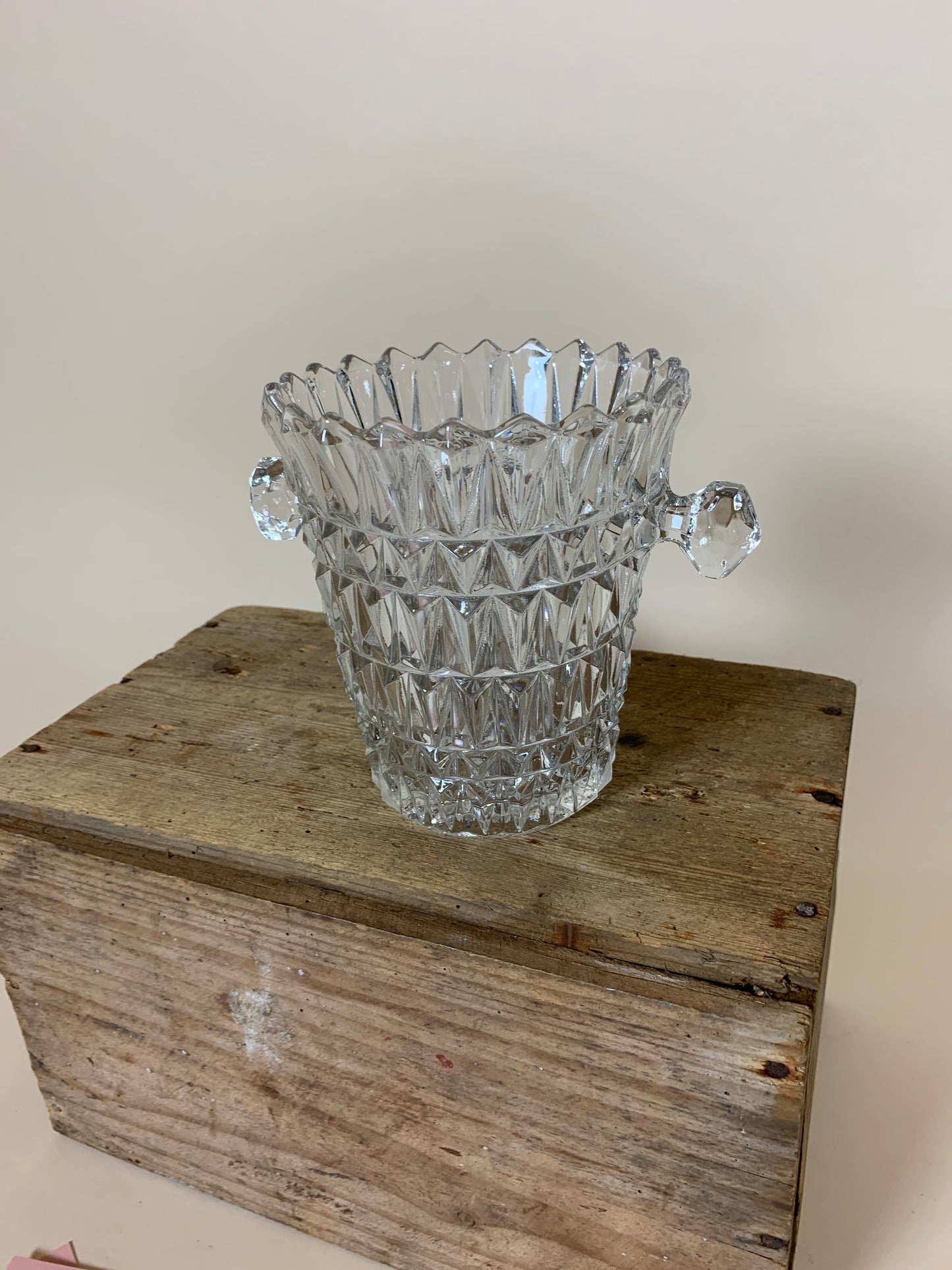Glas isspand med mønster og ører