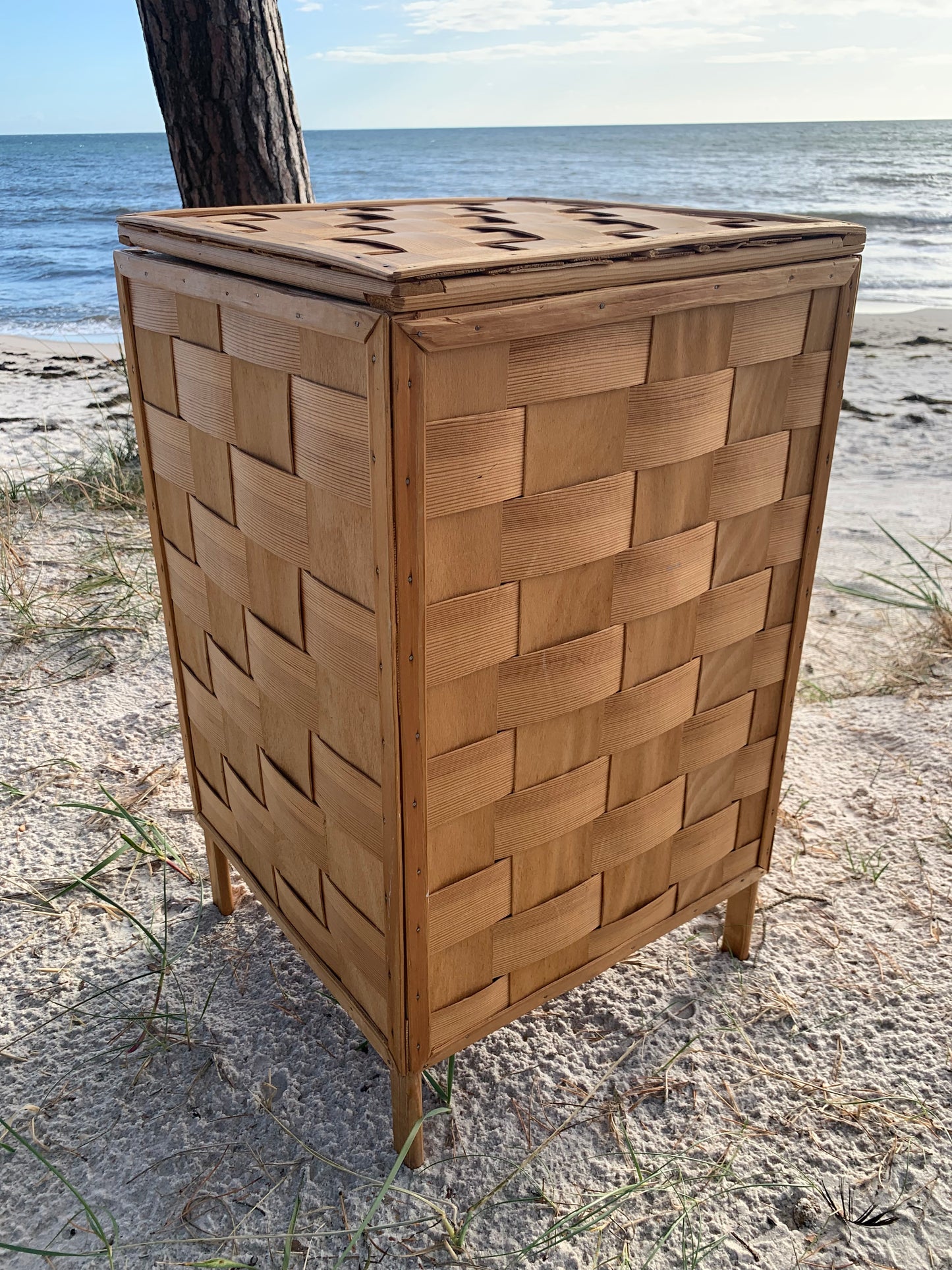 Flettet spånkurv med låg