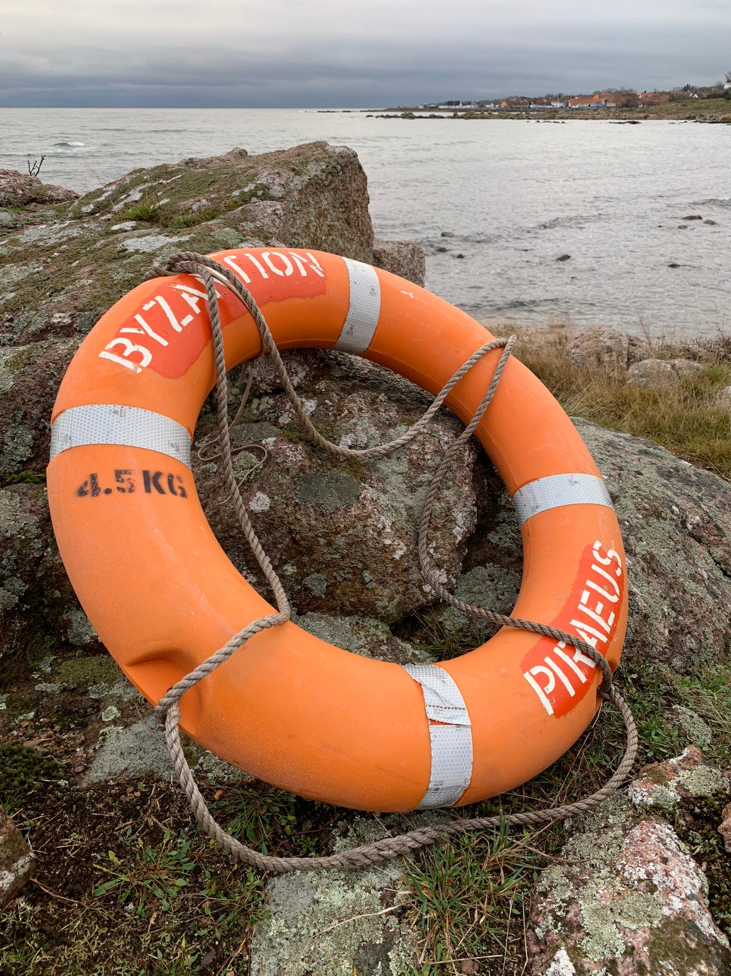Redningskrans med skrift