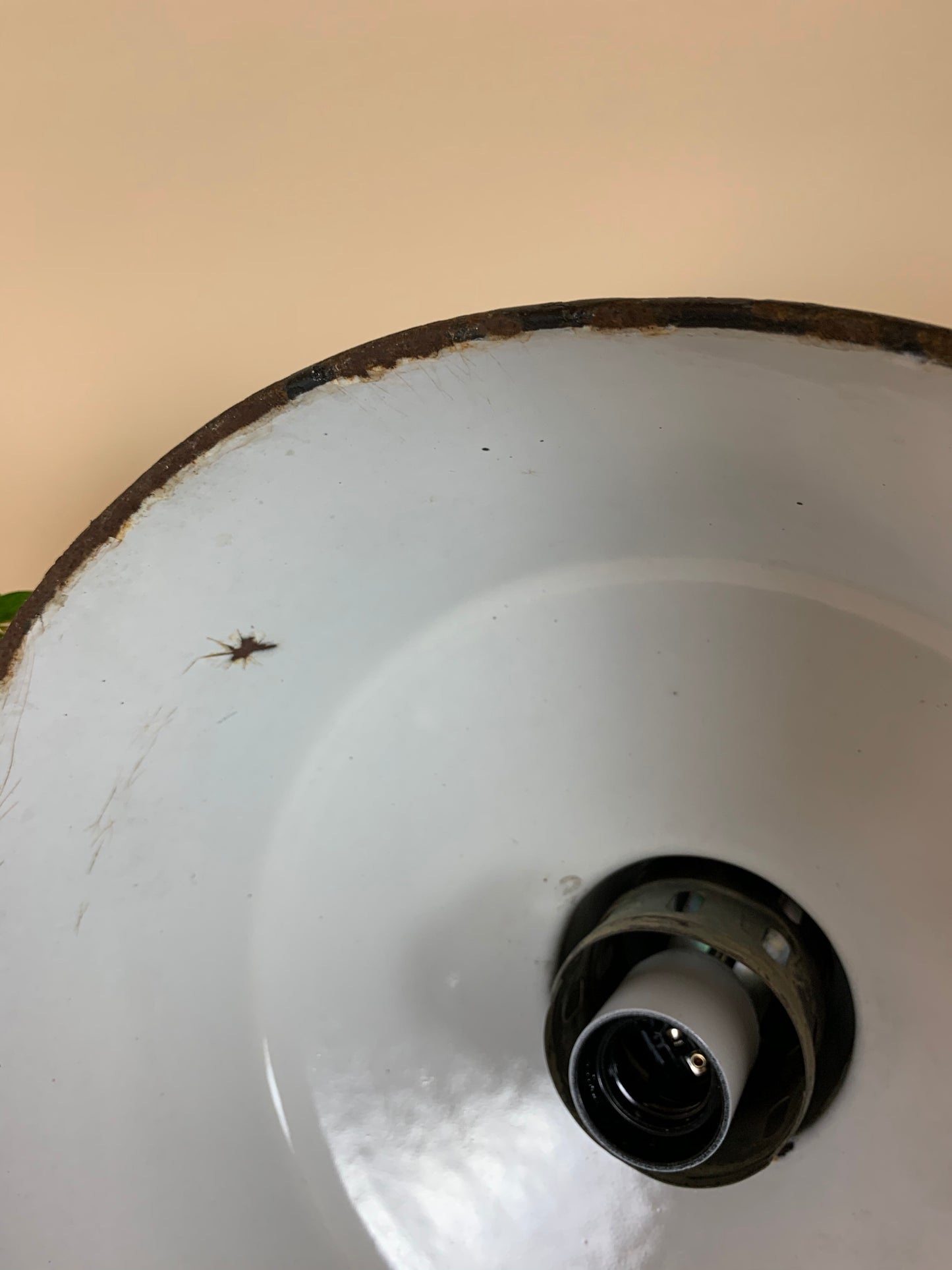 Lampe i støvet blå med masser af patina