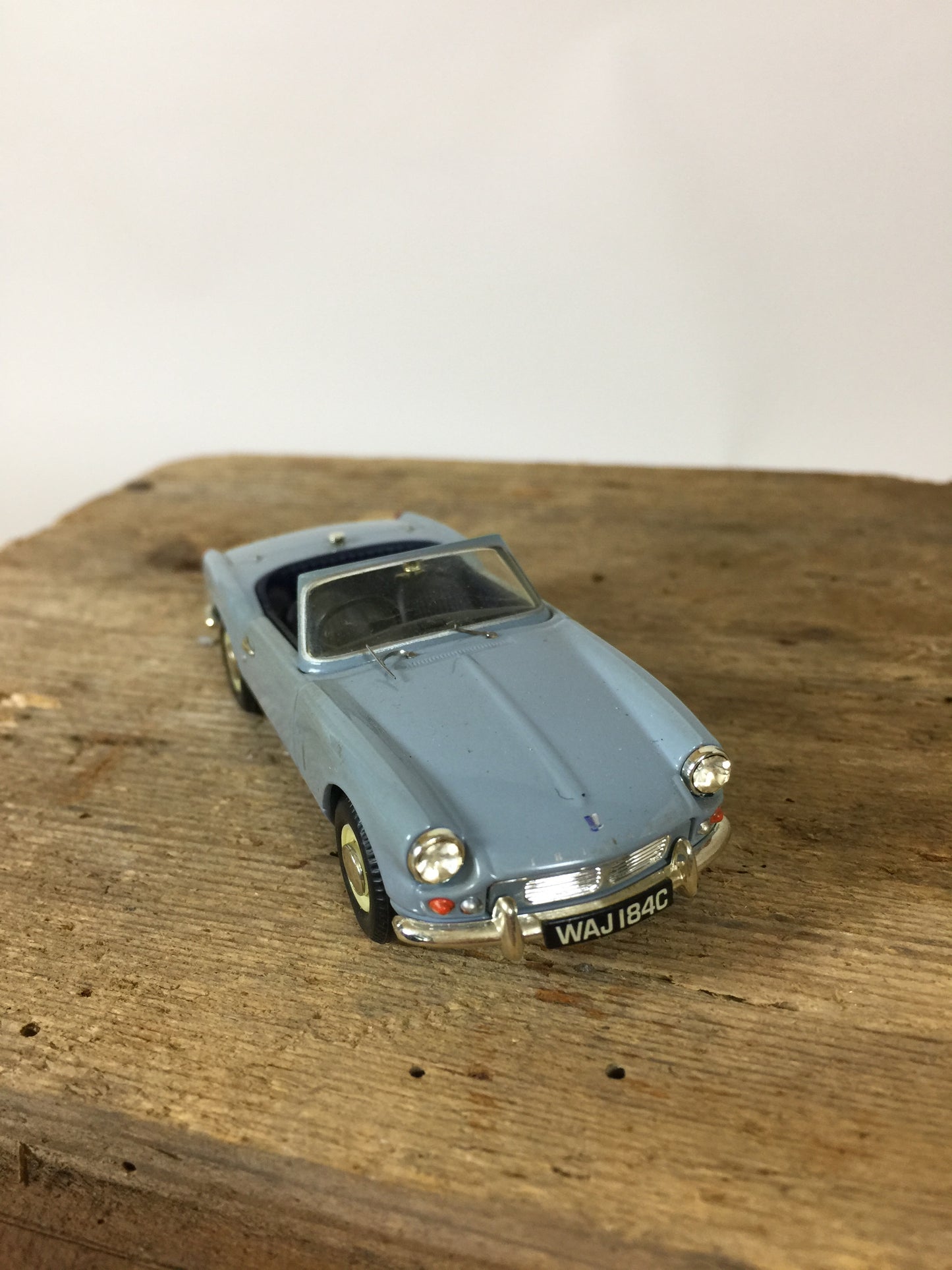 Fin Triumph Spitfire modelbil