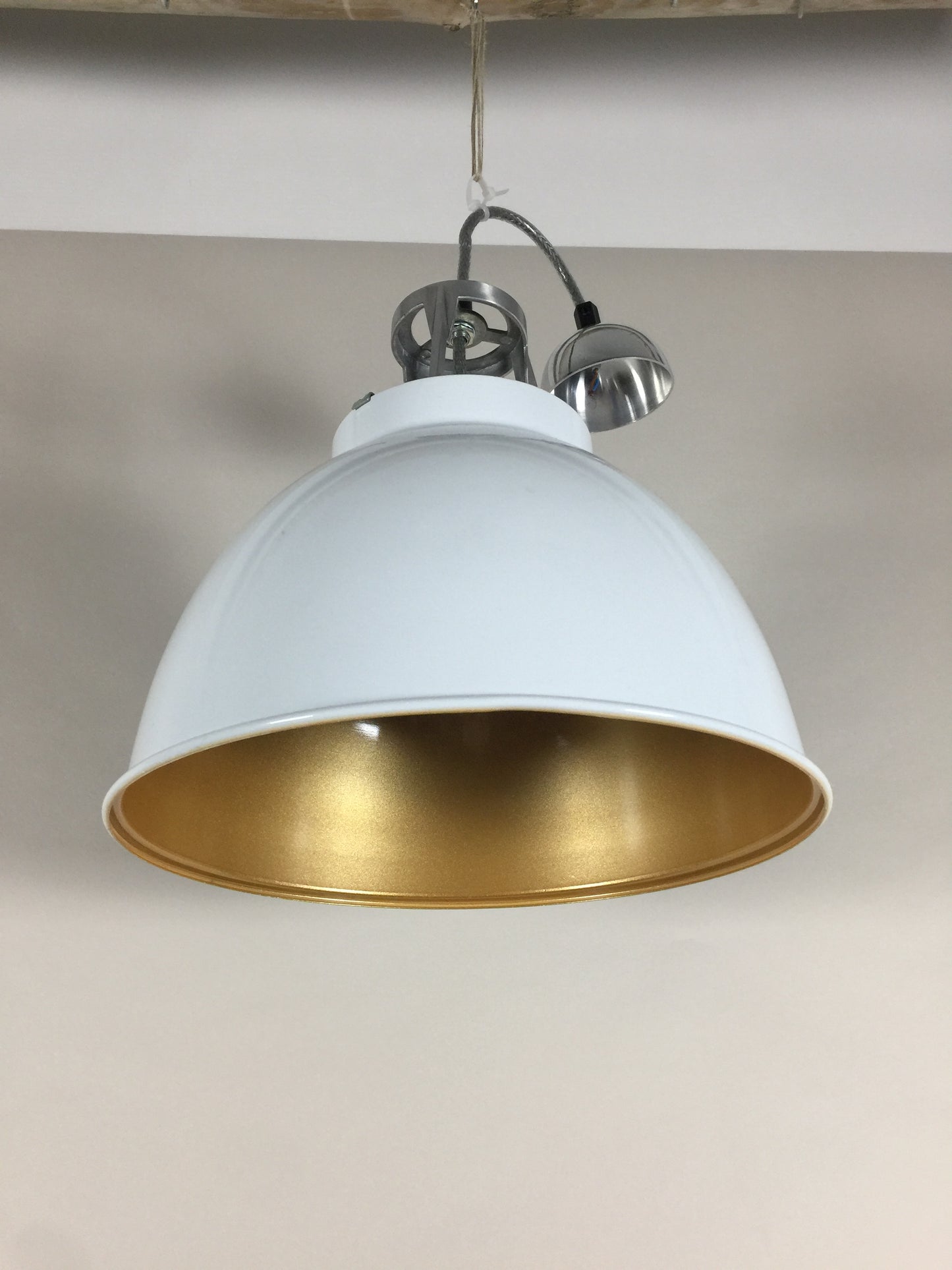 Original BTC lampe - Titan hvid med guld