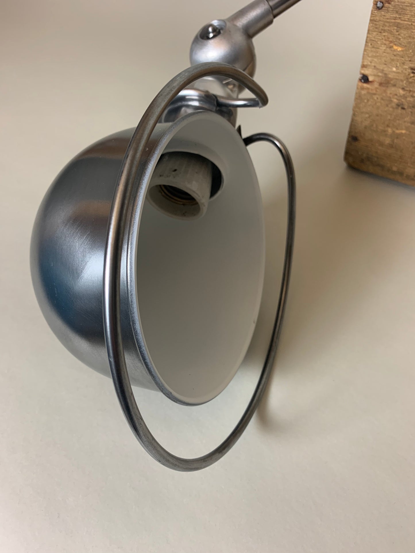 Jieldé lampe med 2 arme og lækkert bordbeslag