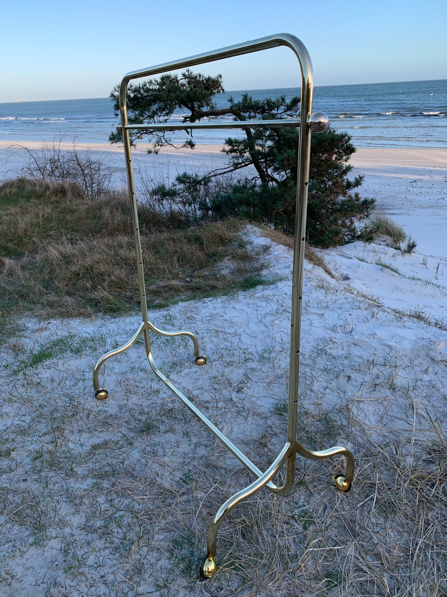 Messing garderobestativ med hjul - (Prisen er for det lille stativ på billederne)