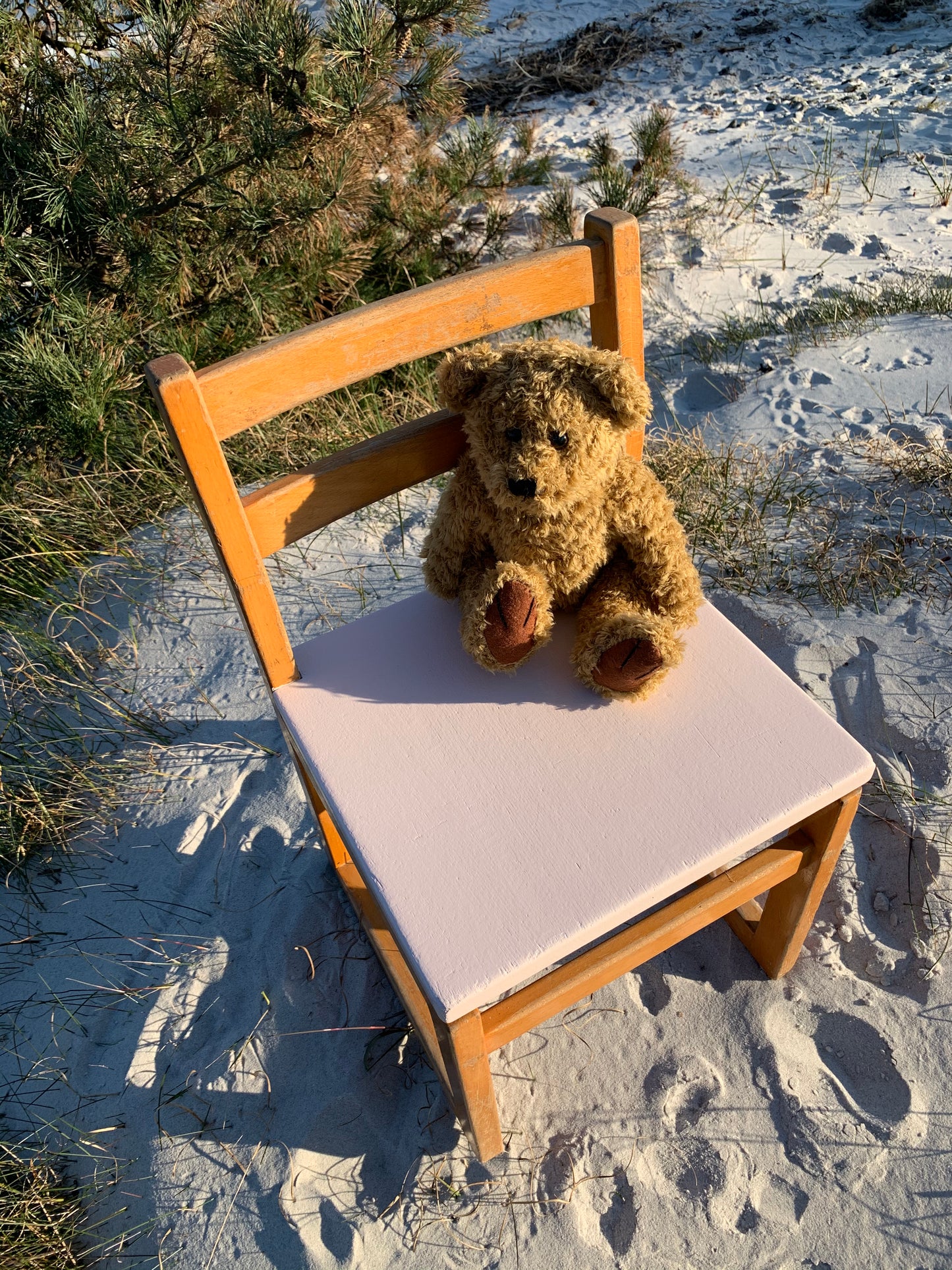 Børnestol i træ med sæde i lyserød - Prisen er pr. stk.