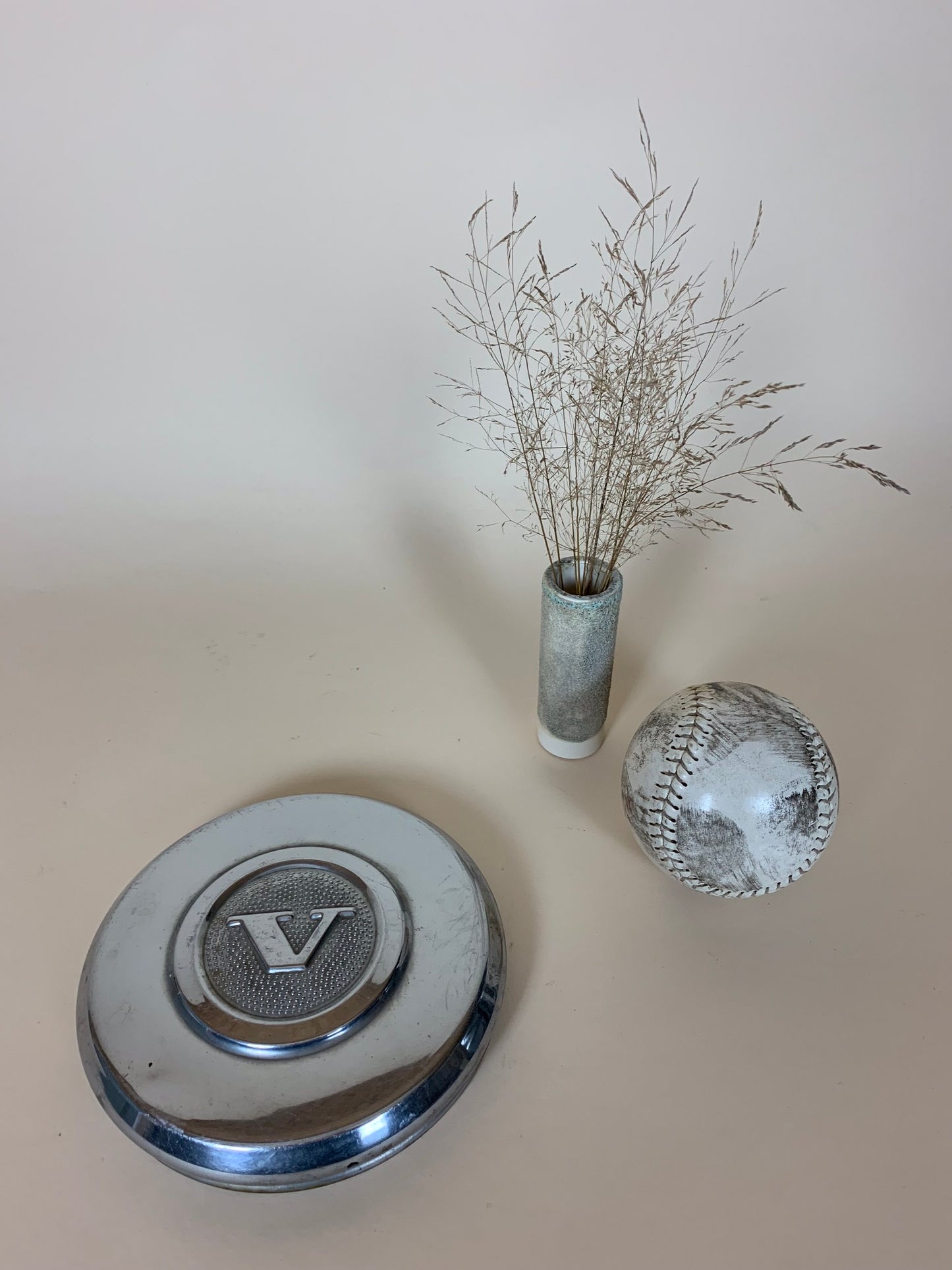 Skøn og dekorativ hjulkapsel fra gammel Volvo