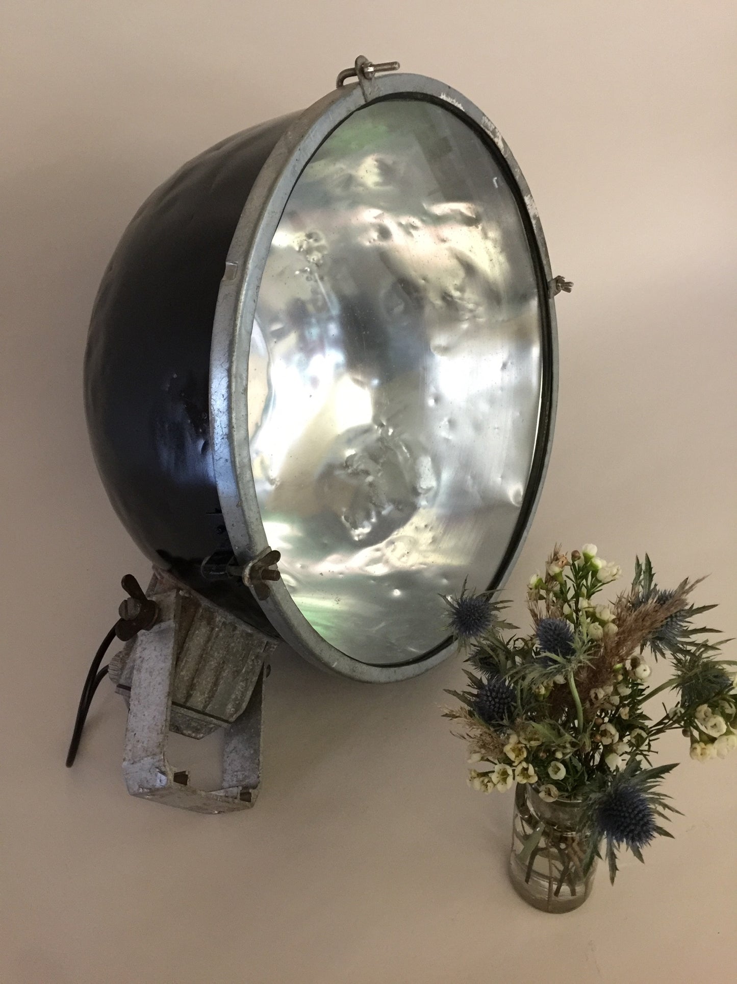 Meget stor og meget rå industri lampe