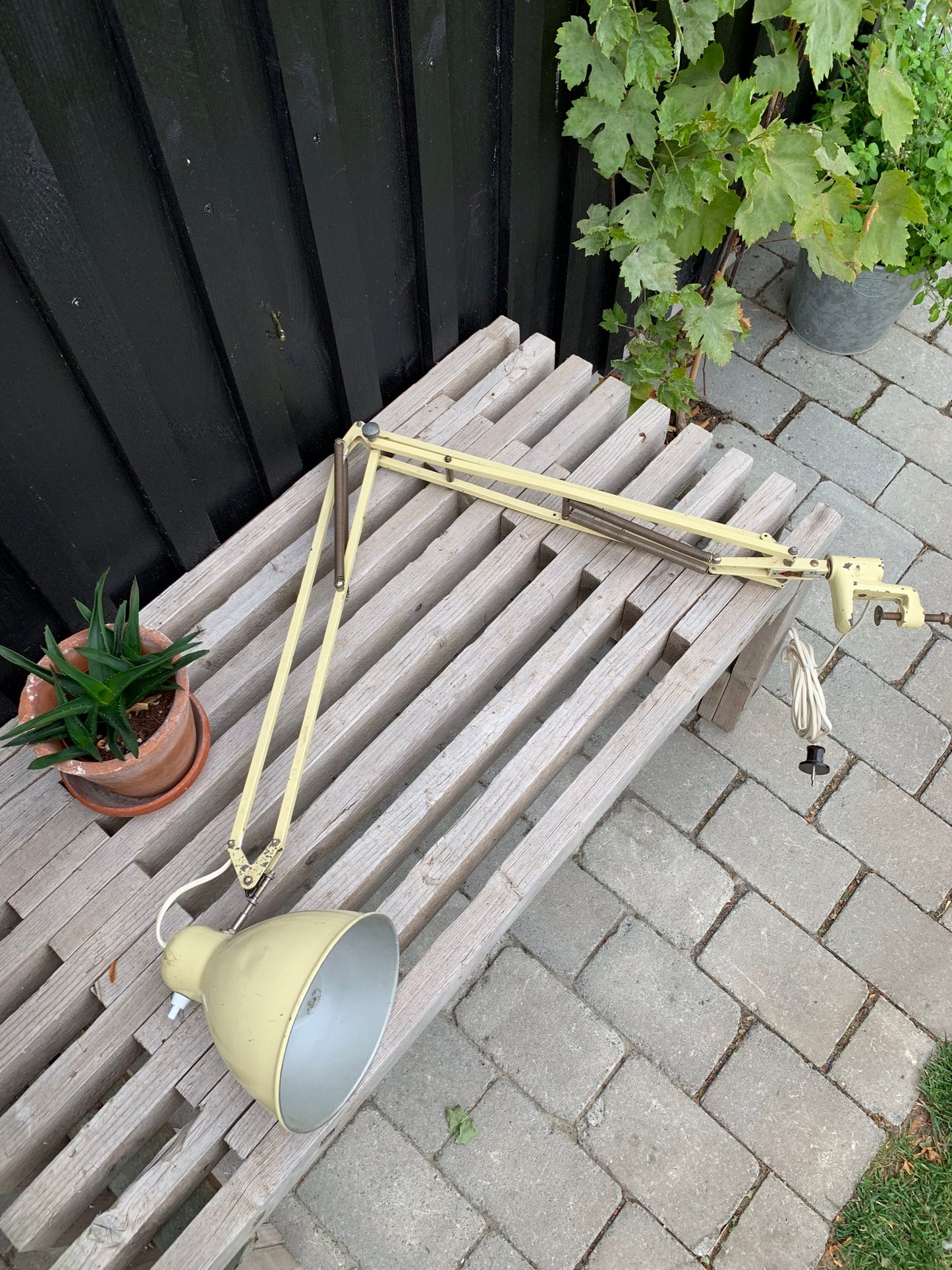 Smuk gammel Luxo lampe med sjove detaljer