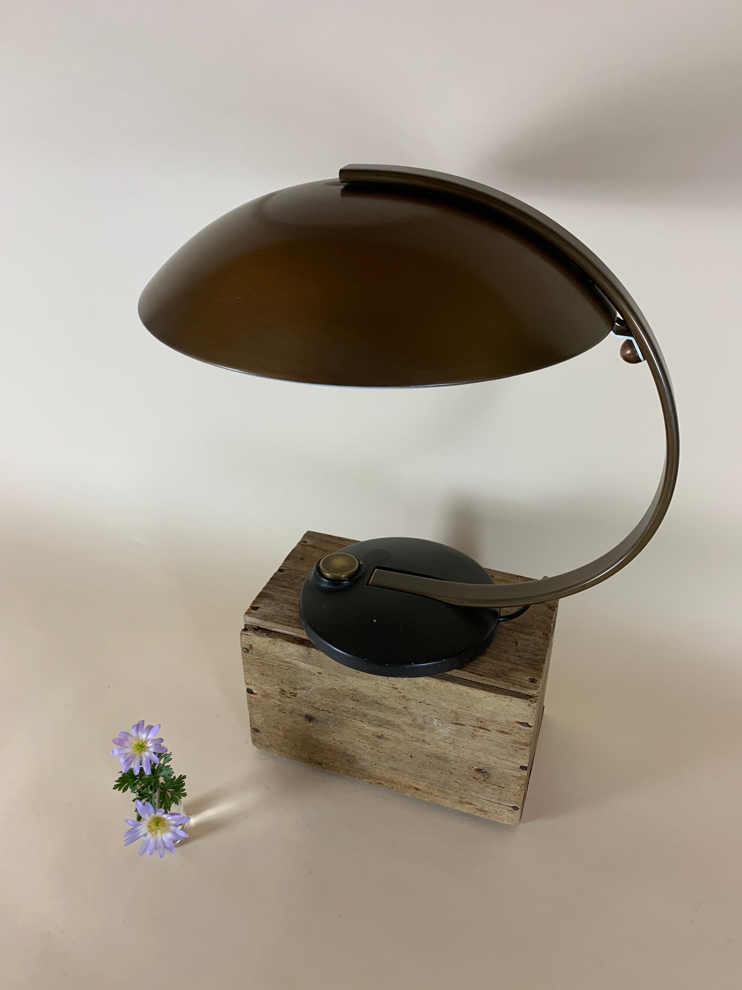 Egon Hillebrand messinglampe med sort fod