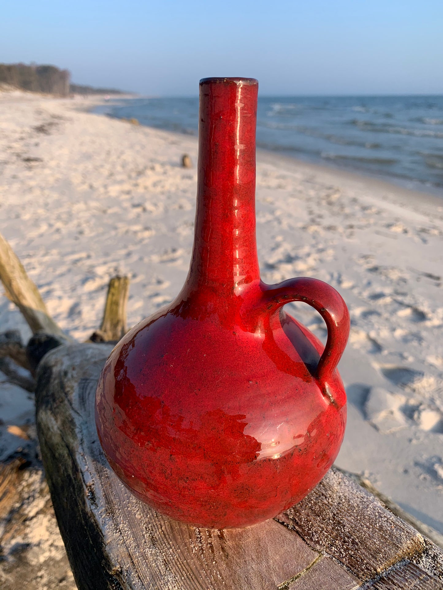 Rød keramikvase