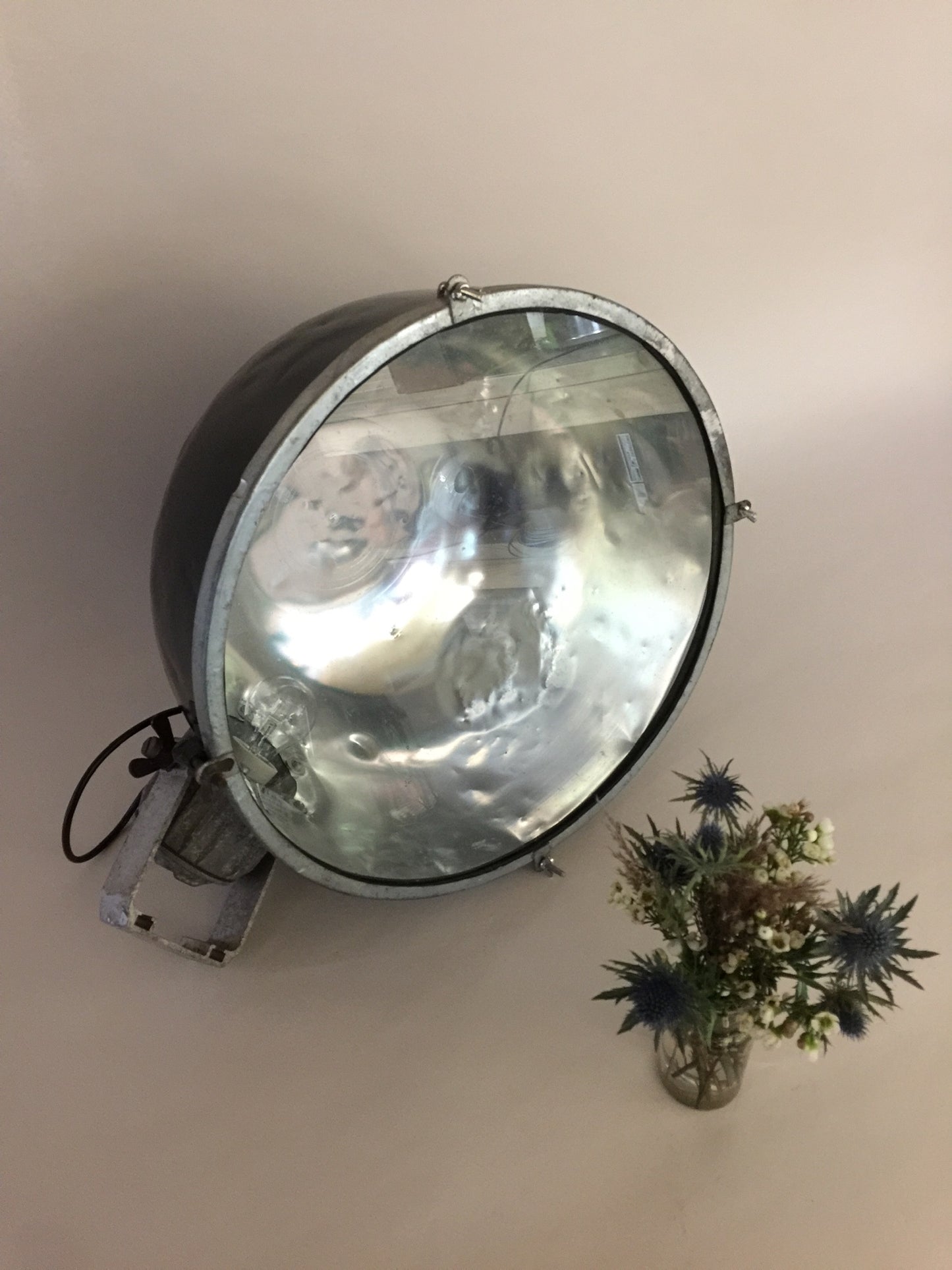 Meget stor og meget rå industri lampe