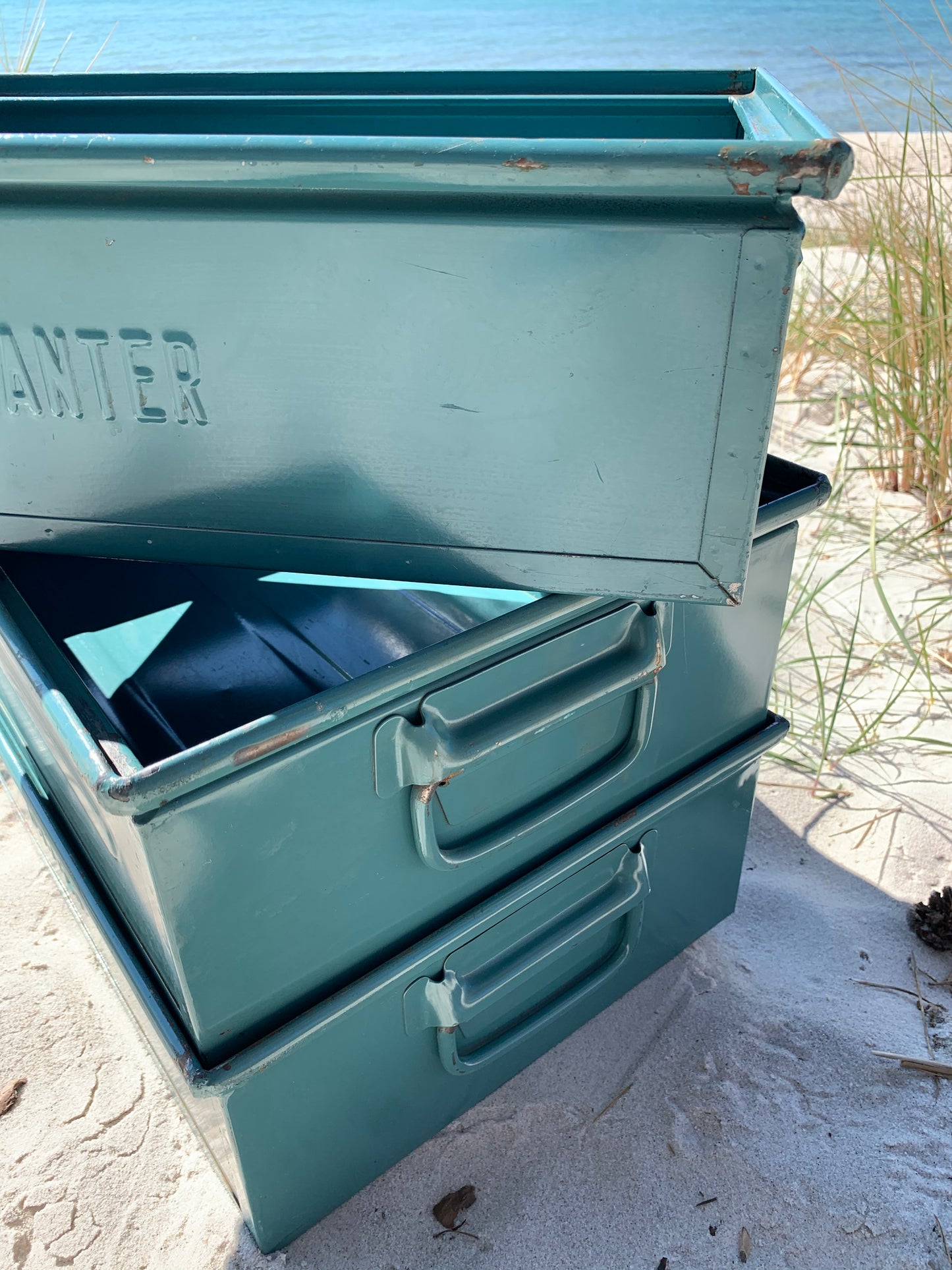 Metalkasse i skøn grøn farve