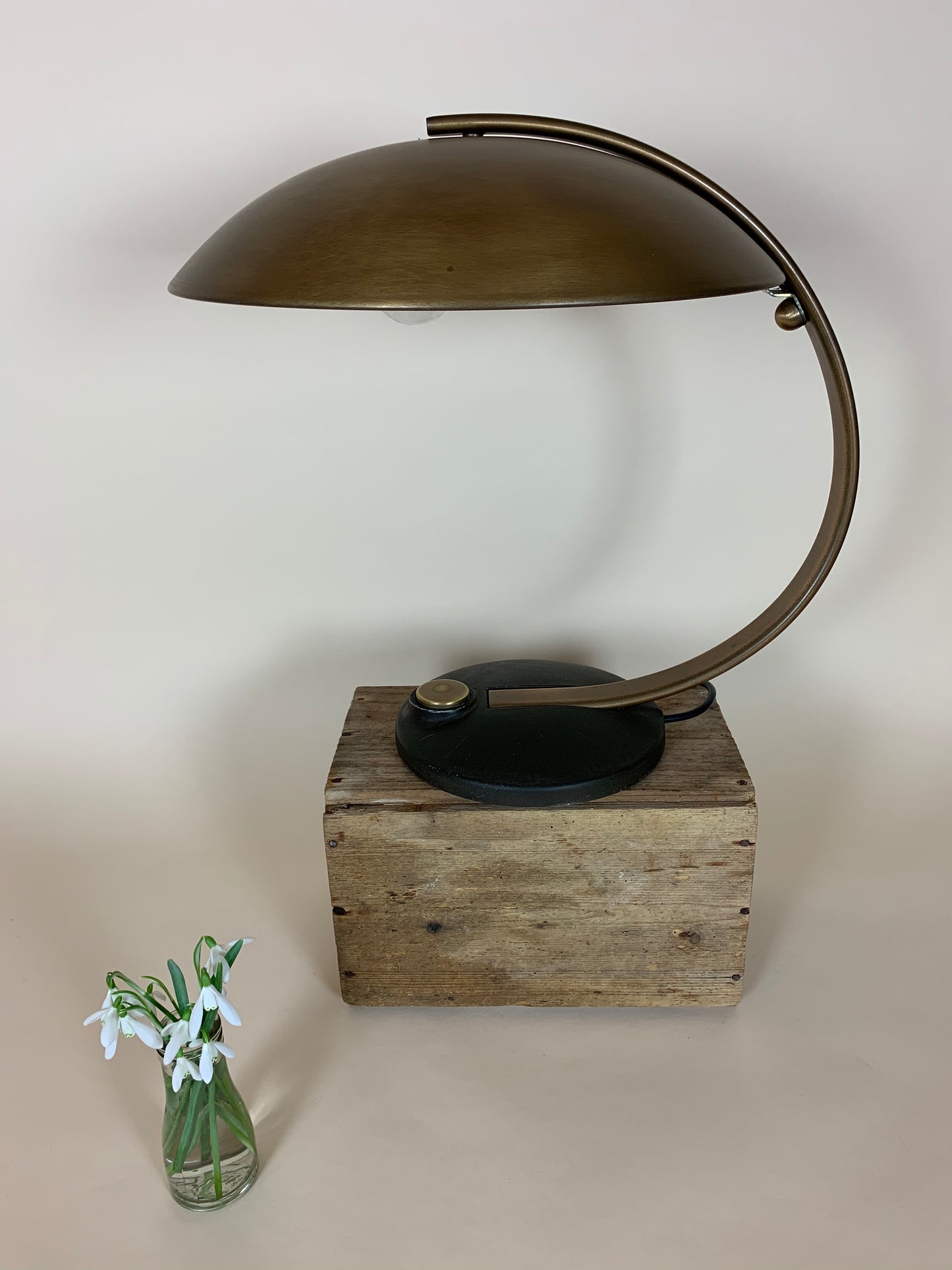 Egon Hillebrand messinglampe med sort fod