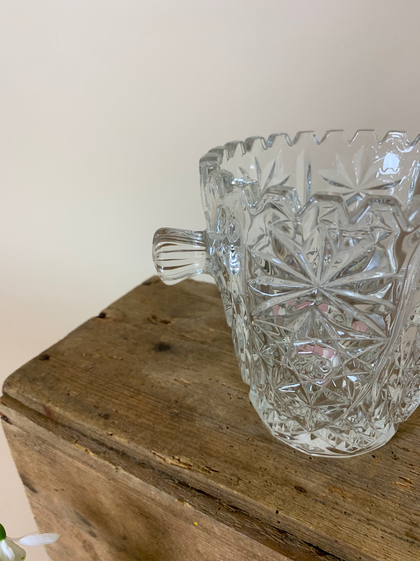 Isspand i glas med “ører”