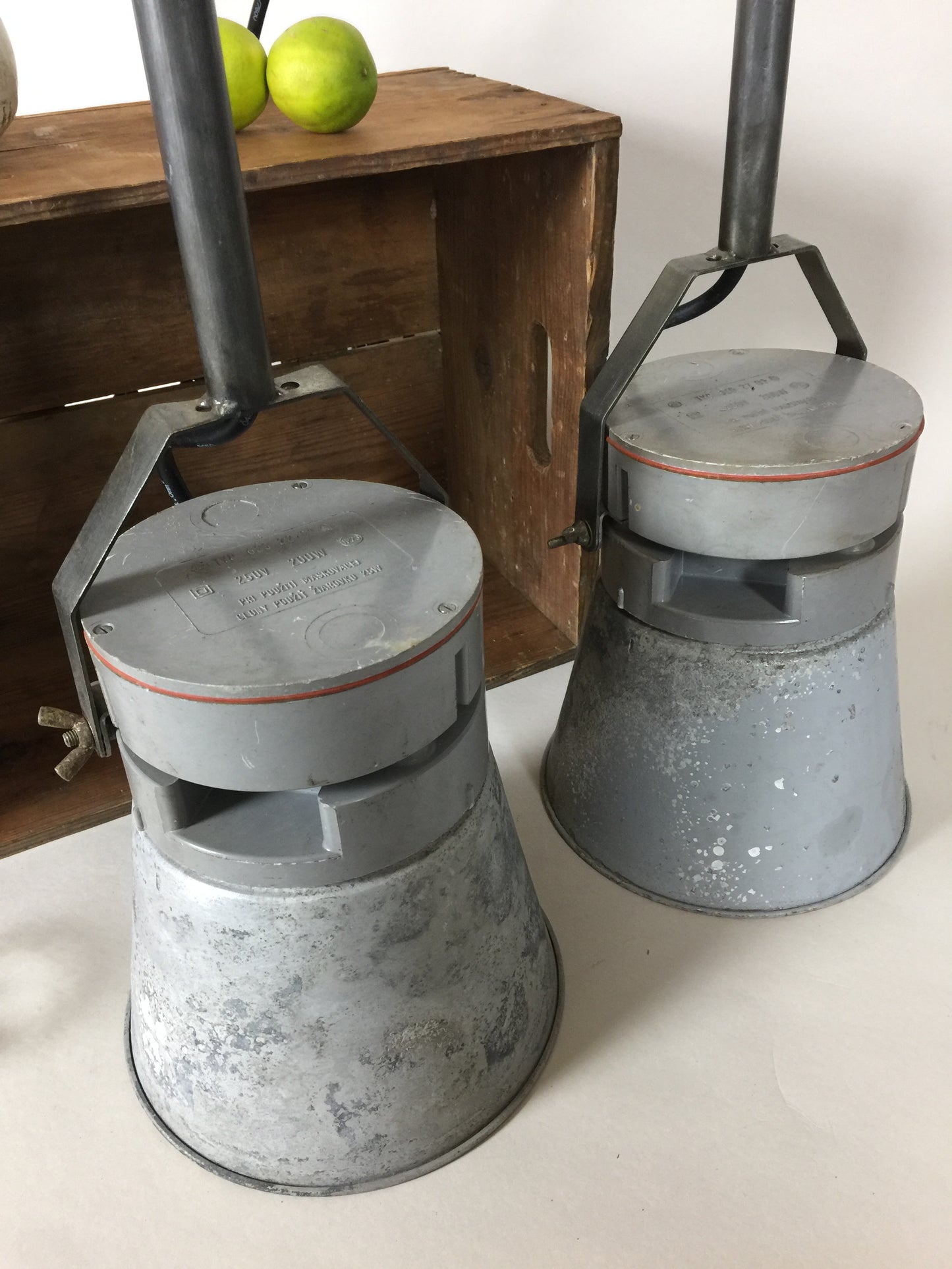 Lækker rå loft eller væglampe (prisen er pr. stk.)