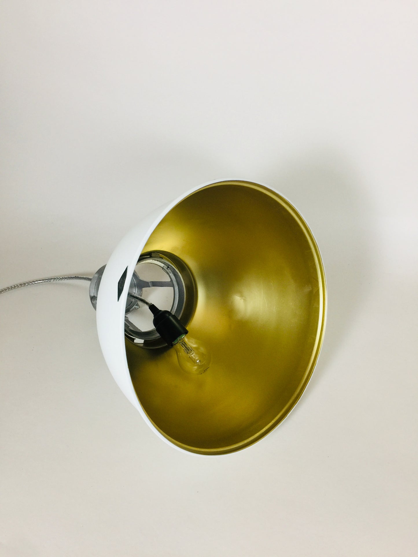 Btc lampe hvid med guld - Titan