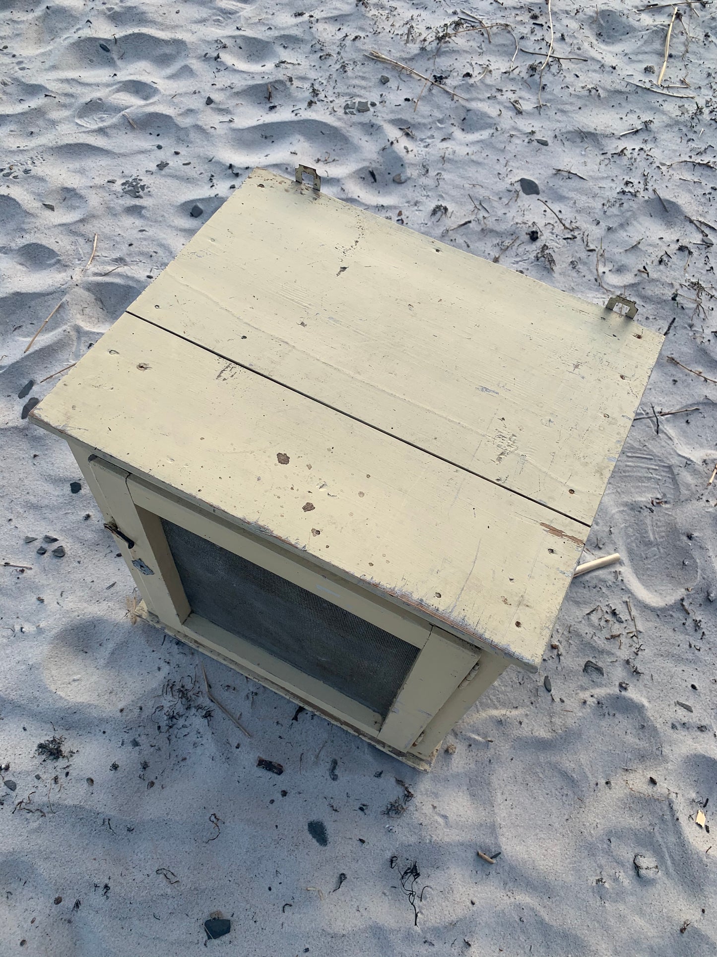 Skønt flueskab med patina