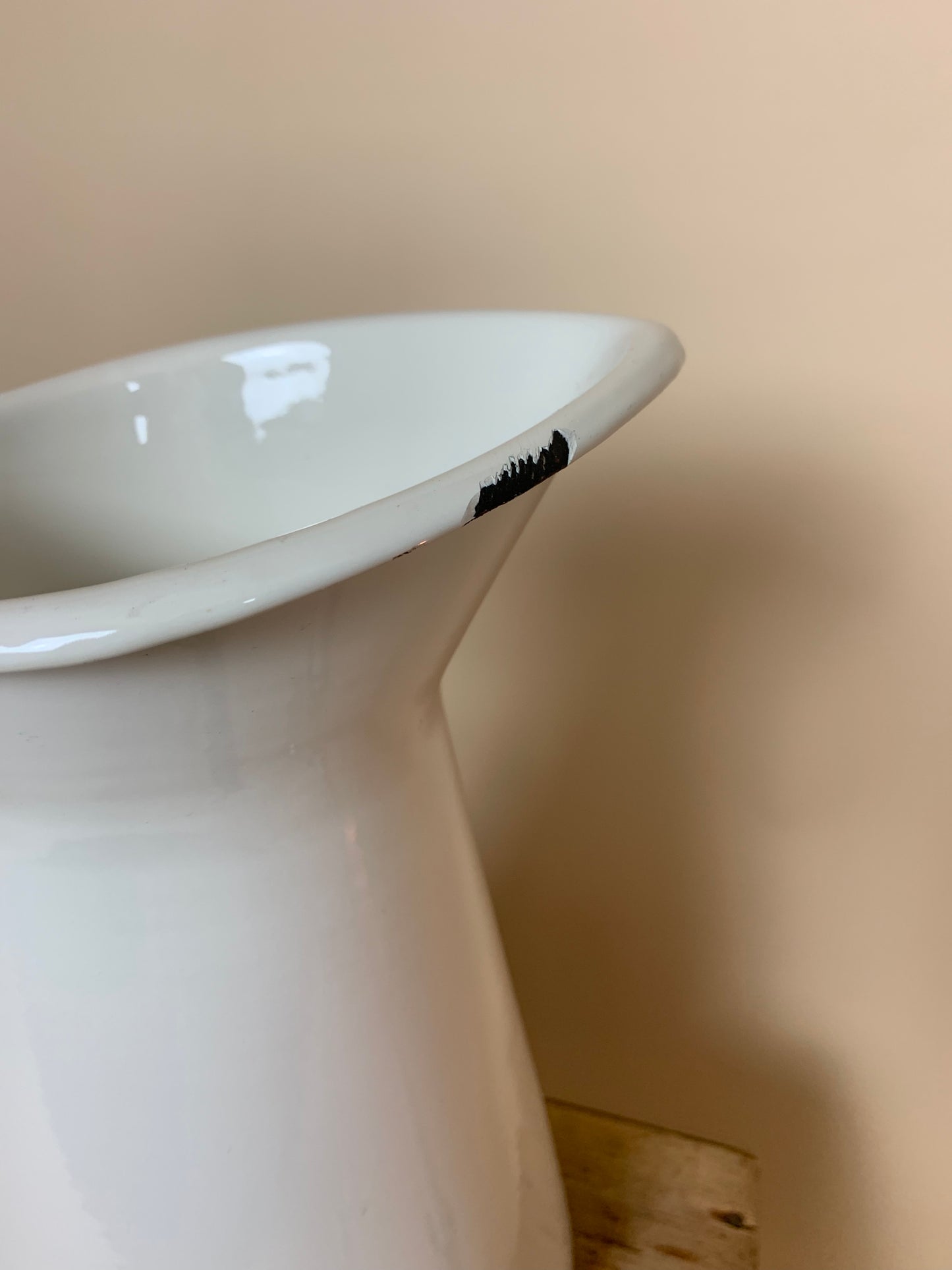 Stor hvid emaljekande