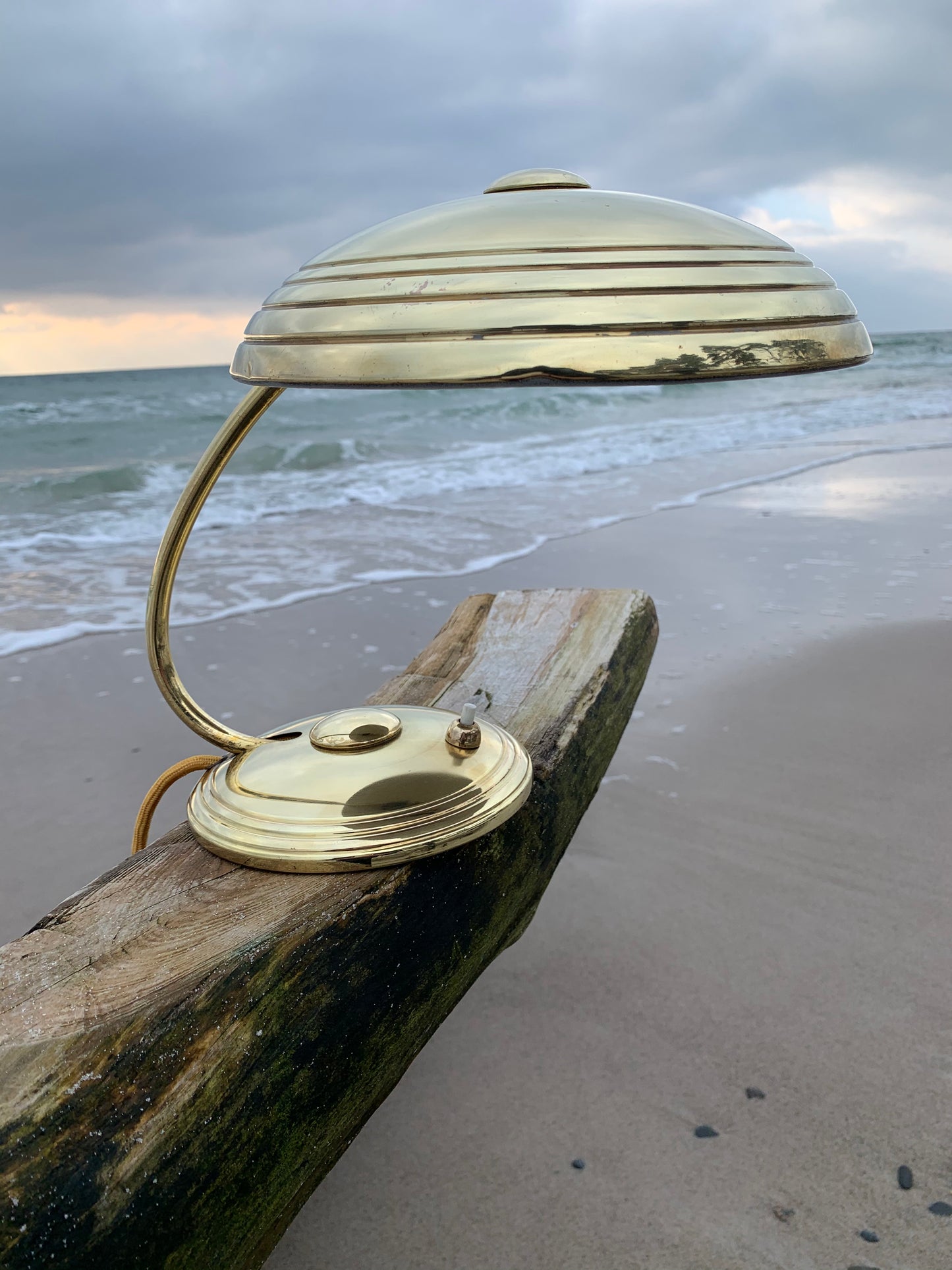 Helo messinglampe