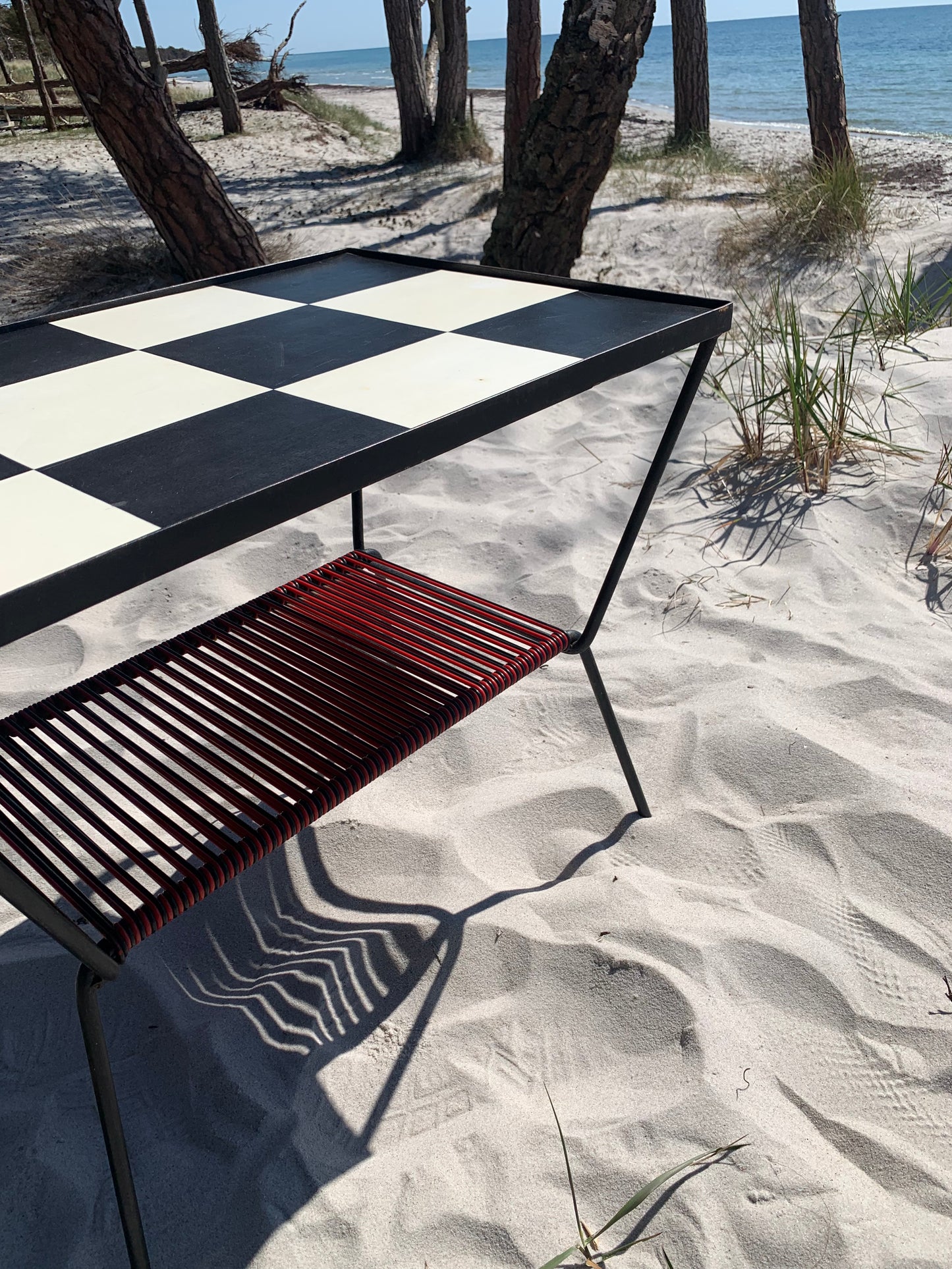 Bord med linoleums bordplade