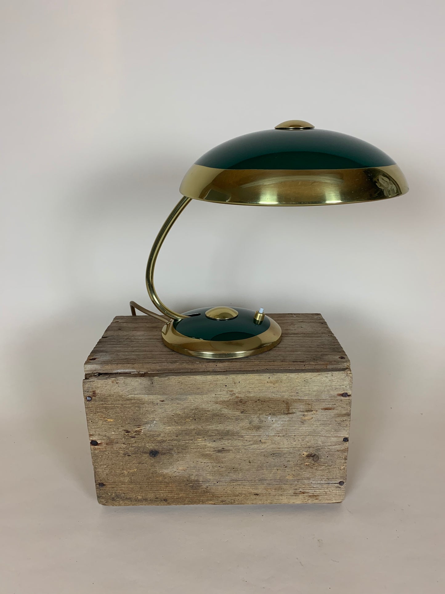 Helo bordlampe - Grøn og messing