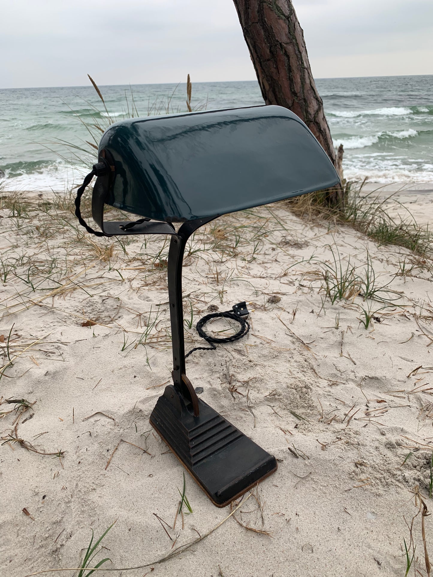 Notarlampe med emaljeskærm
