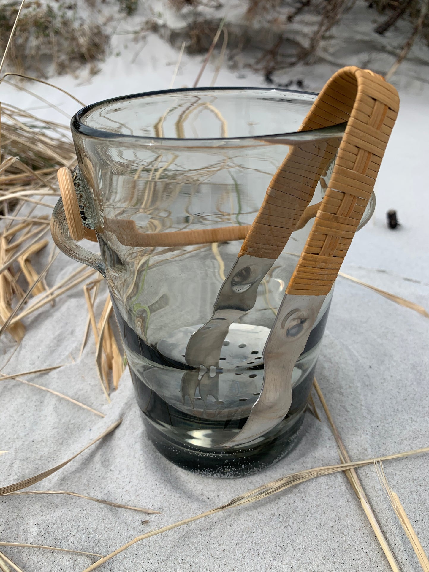 Isspand fra Holmegaard med tang og bundrist