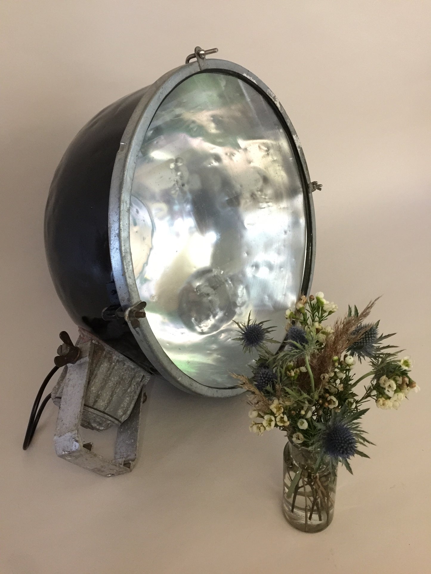 Meget stor og meget rå industri lampe