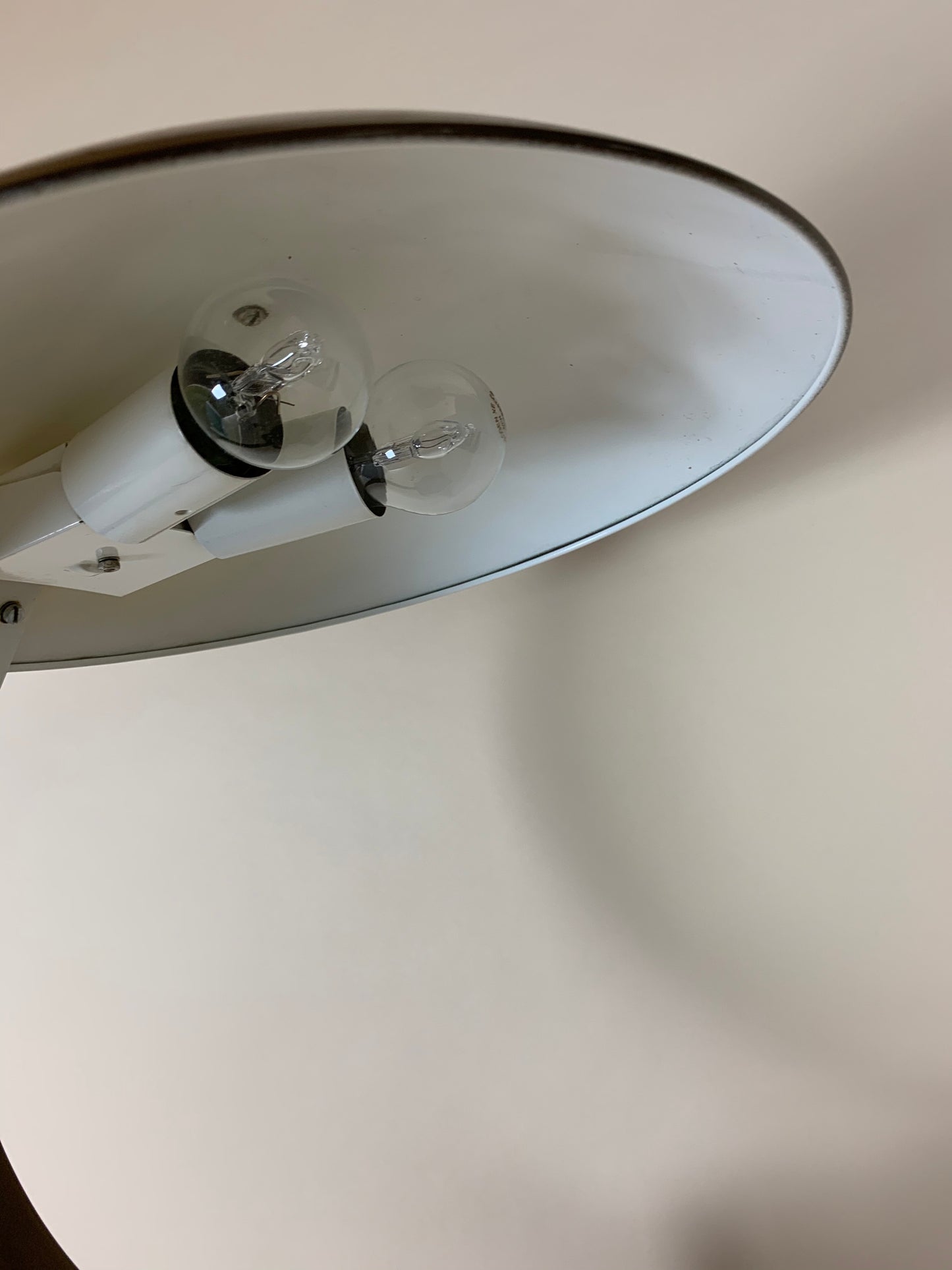 Egon Hillebrand messinglampe med sort fod