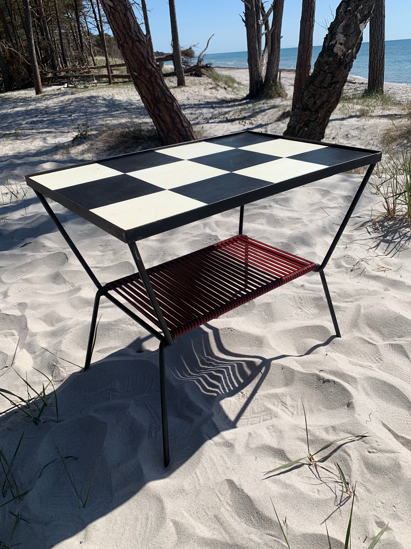 Bord med linoleums bordplade