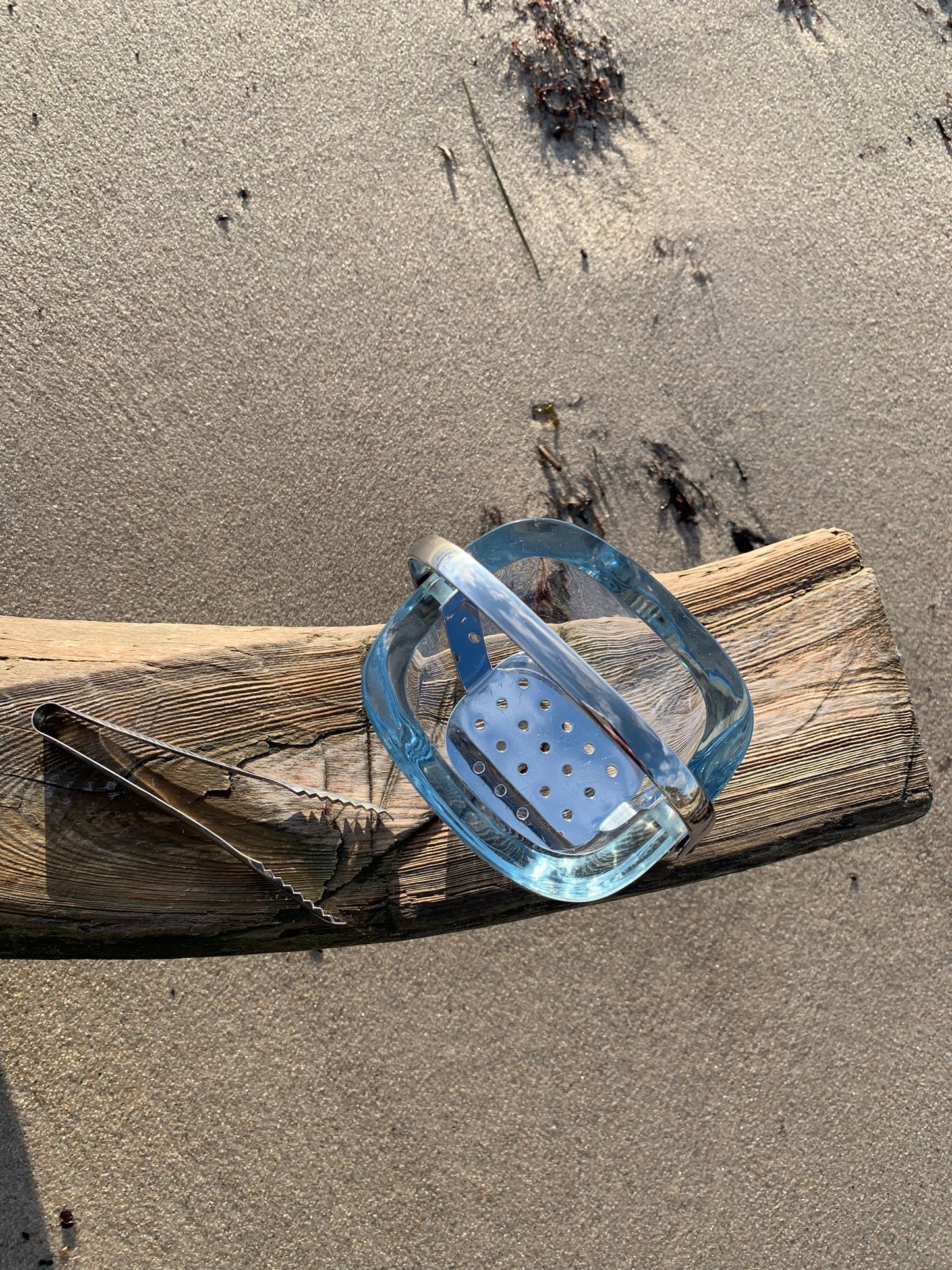 Isspand fra Strömbergshyttan med rist og tang