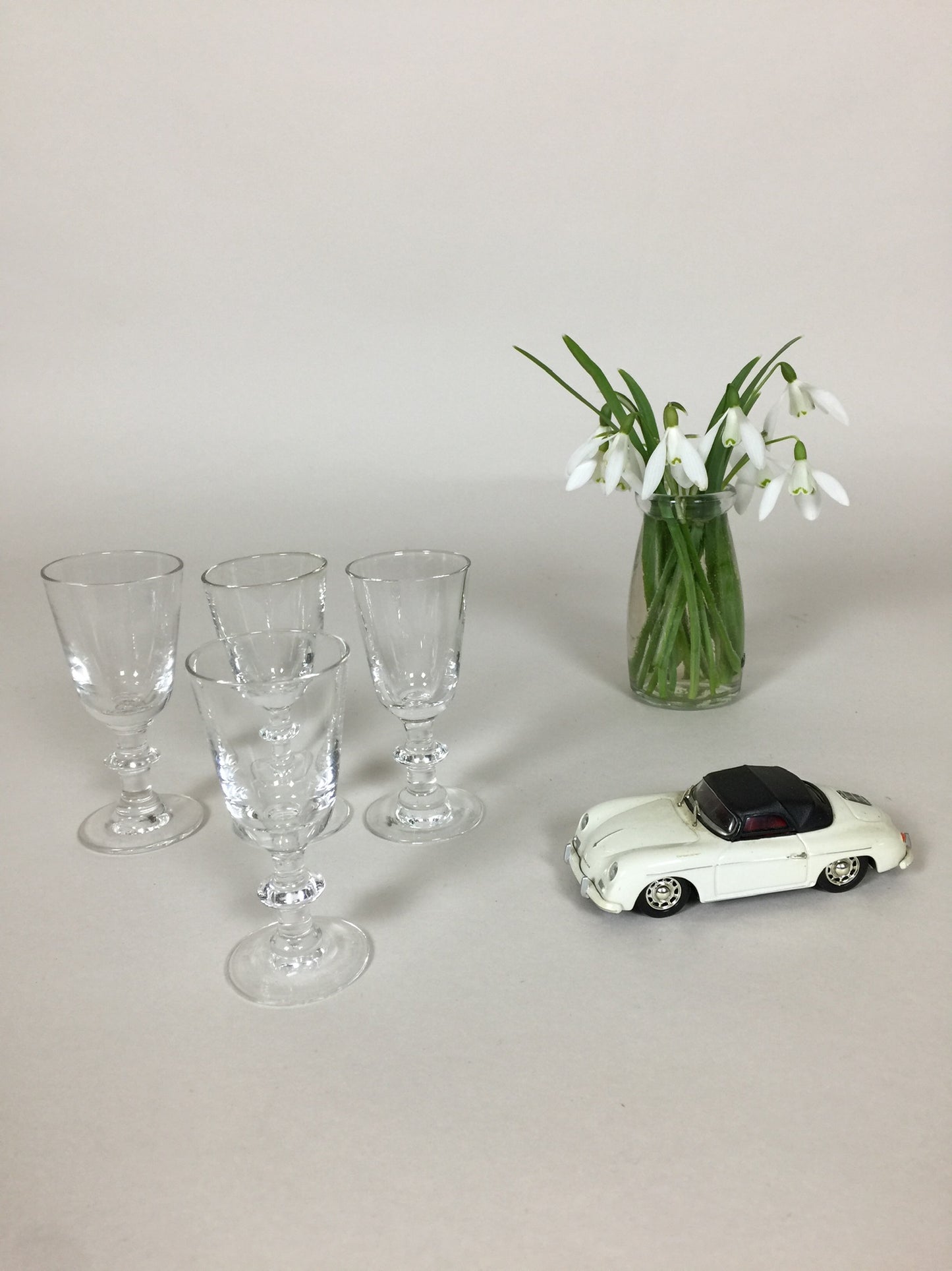 Små smukke glas (4 stk. sælges samlet)