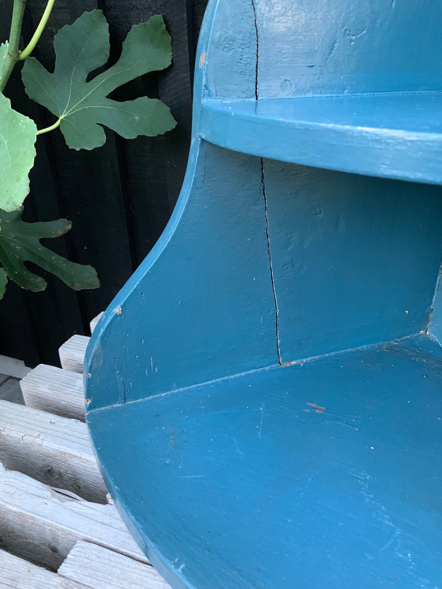Hjørnehylde med patina