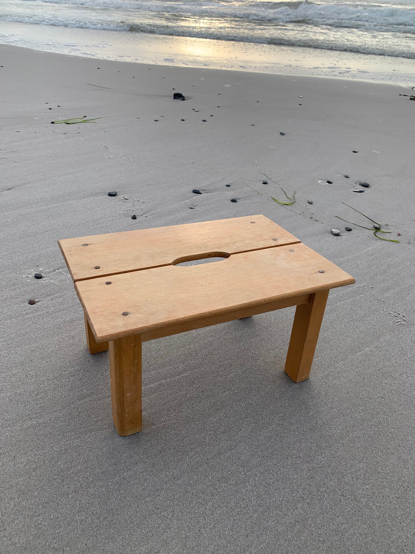 Fin lille skammel i træ