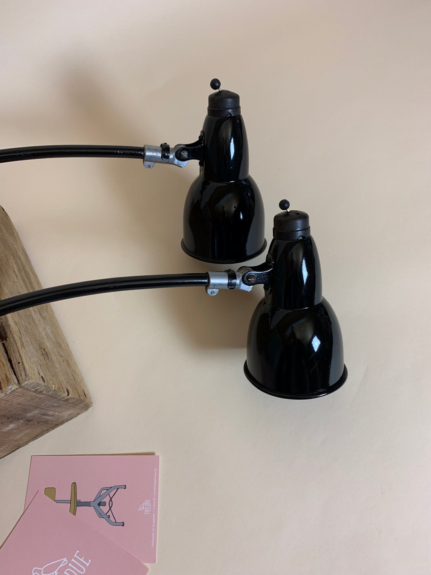 Sort lampe - sælges enkeltvis (prisen er pr. stk.)
