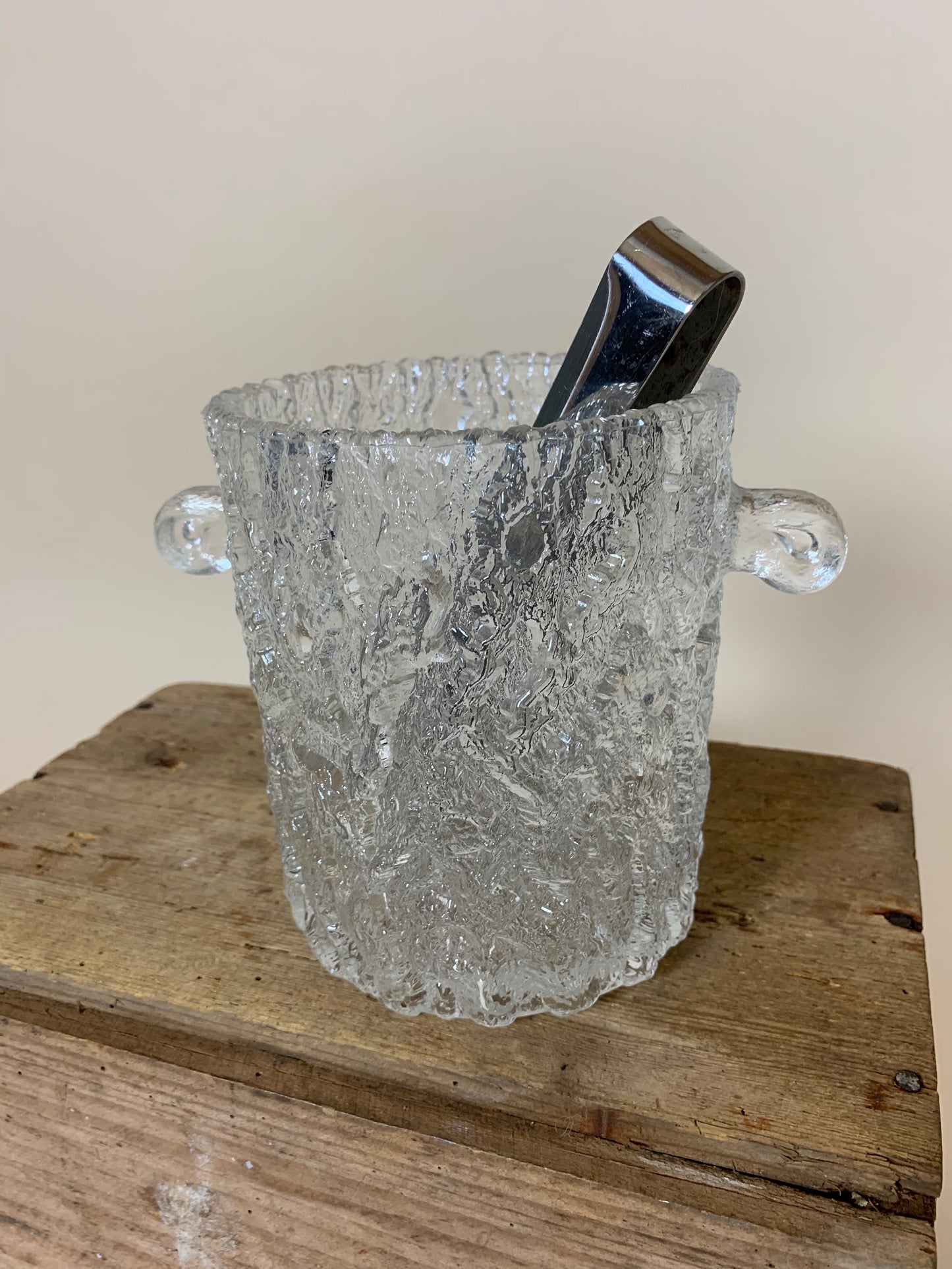 Glas isspand med ører