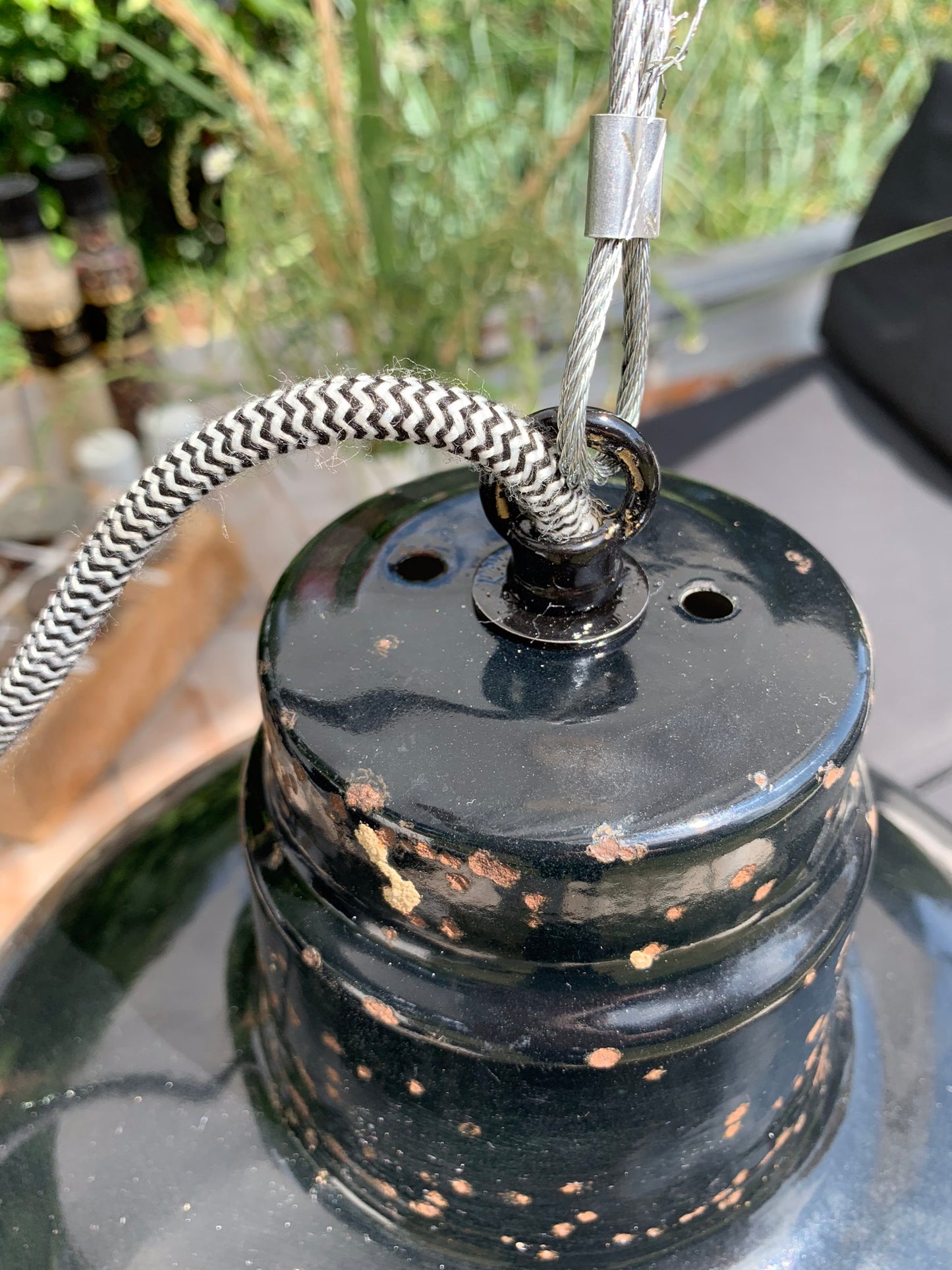 Stor rå og industriel lampe