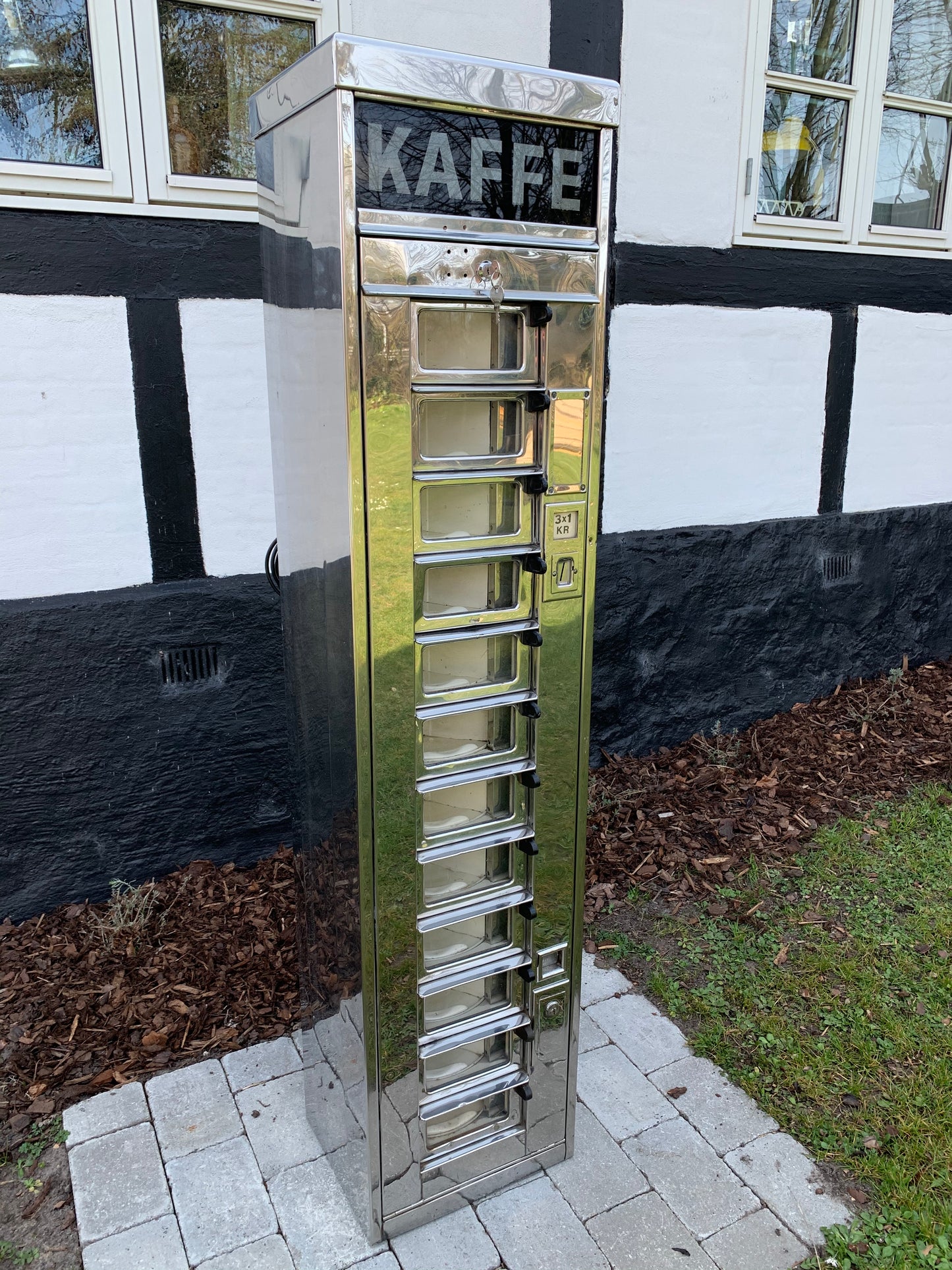 Fin og sjældent eksemplar af Wittenborg automat med lys.