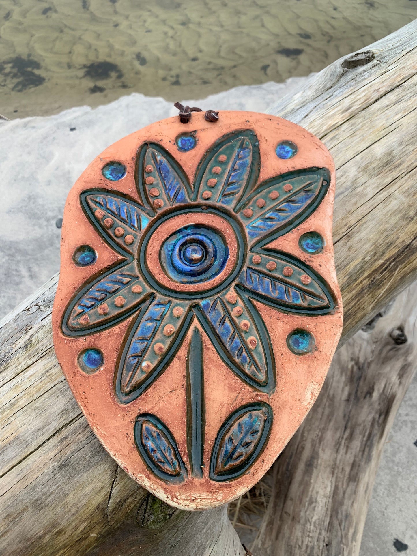 Relief med blomst