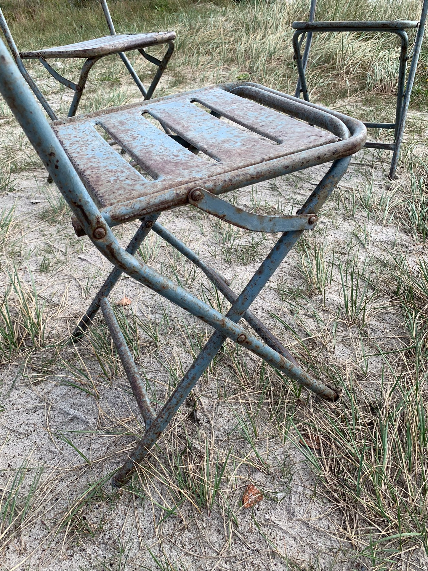 Rå klapstol med patina - prisen er pr. stk.