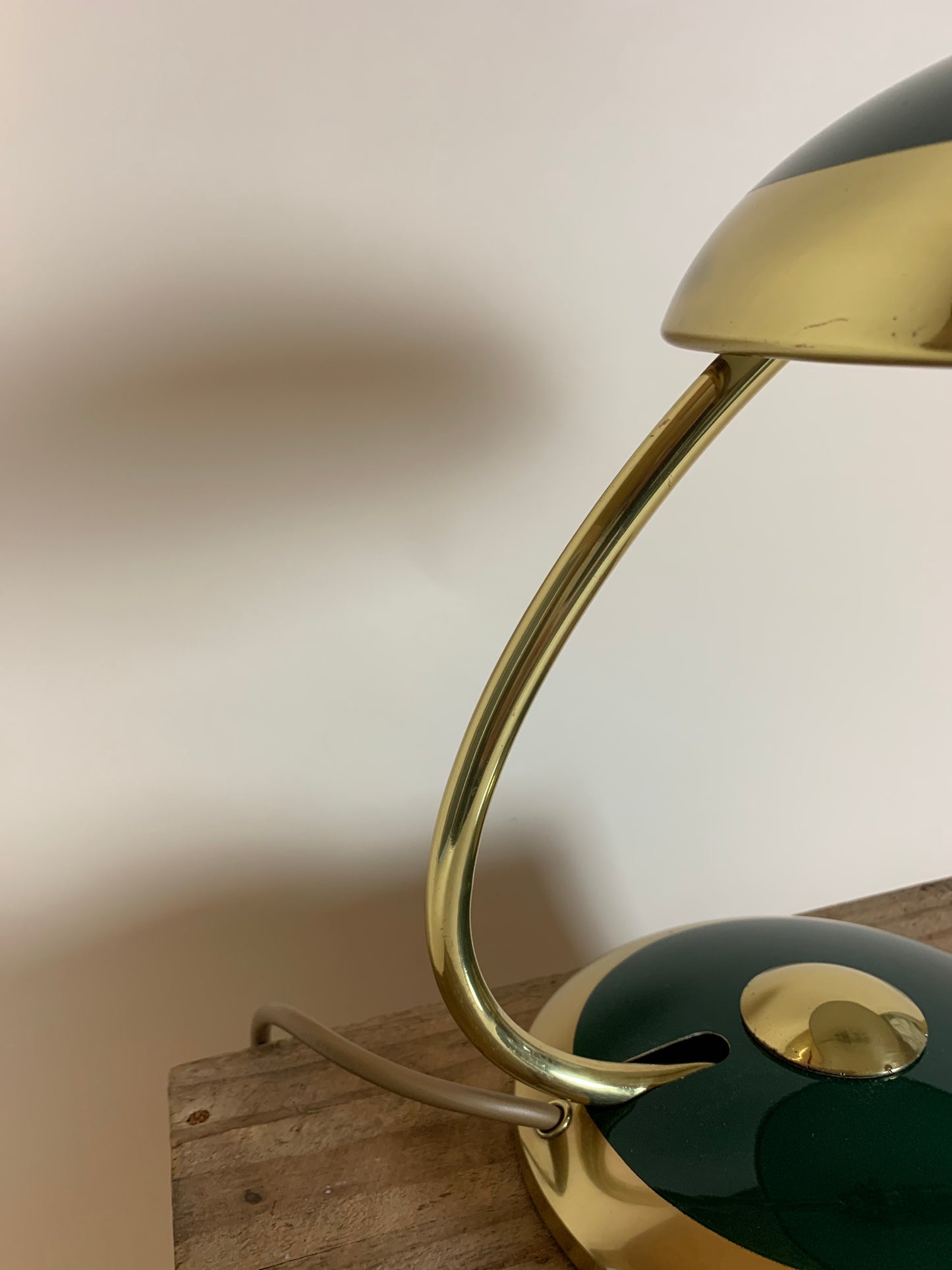 Helo bordlampe - Grøn og messing
