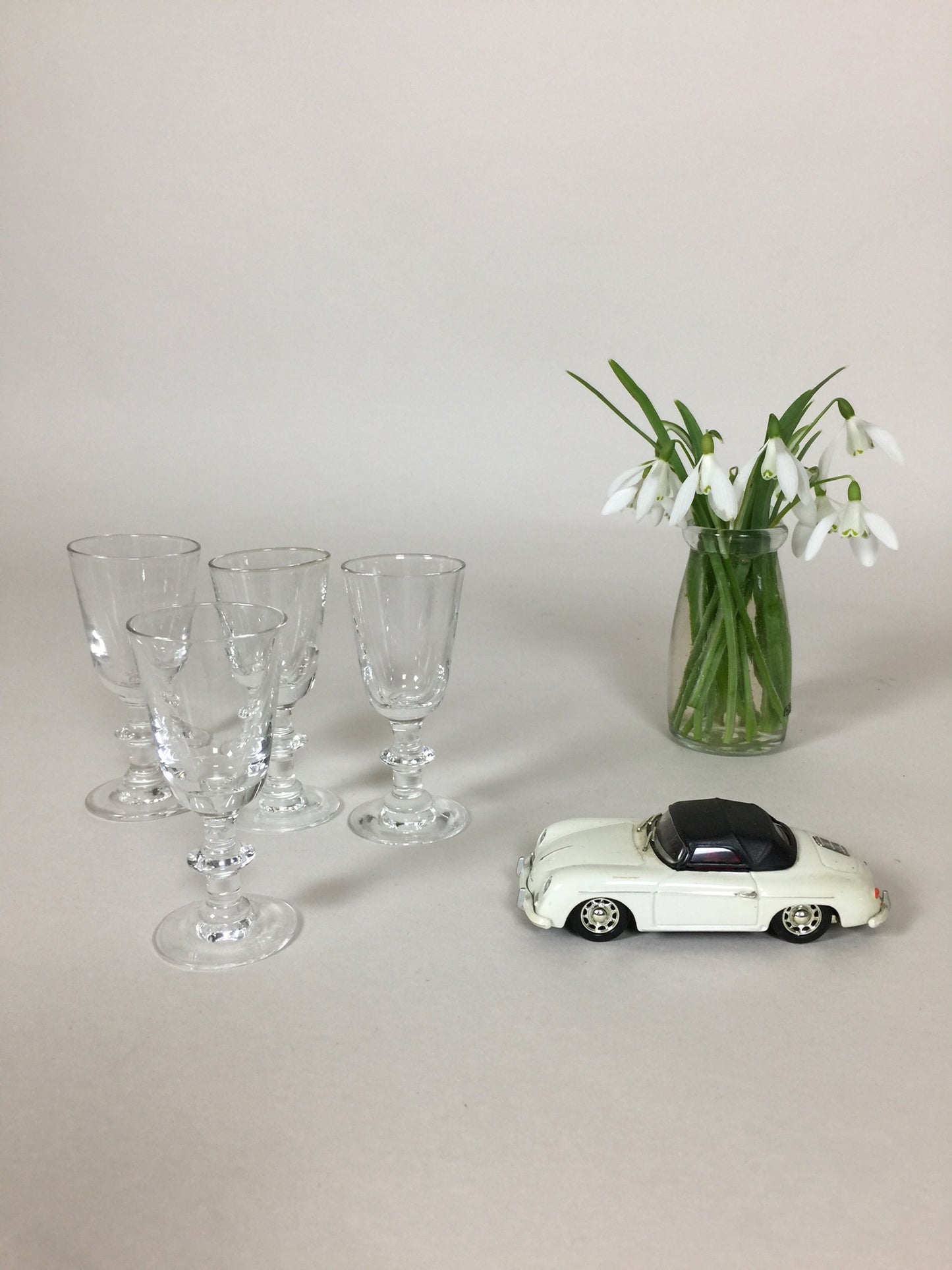 Små smukke glas (4 stk. sælges samlet)