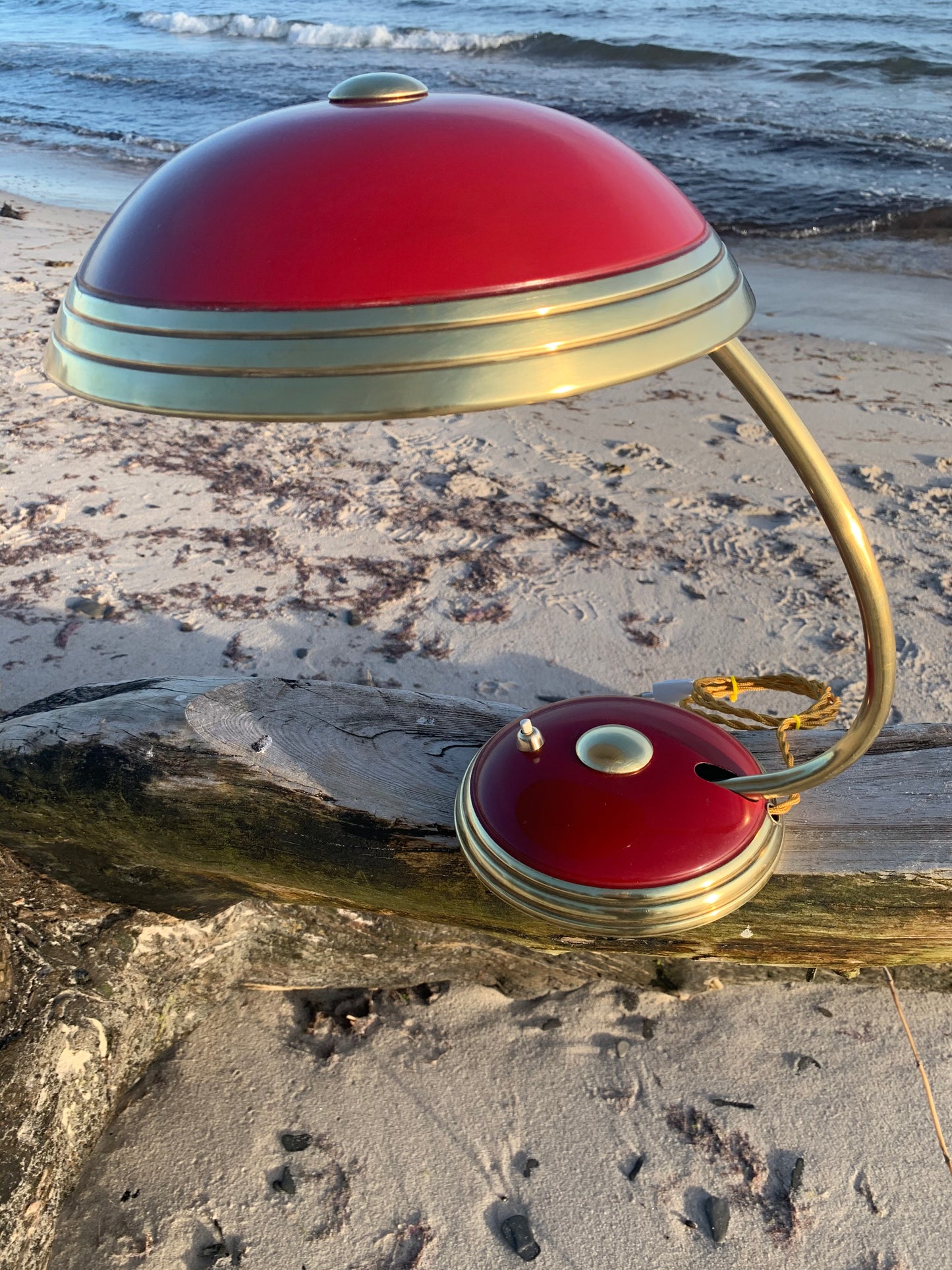 Helo bordlampe - Rød/messing
