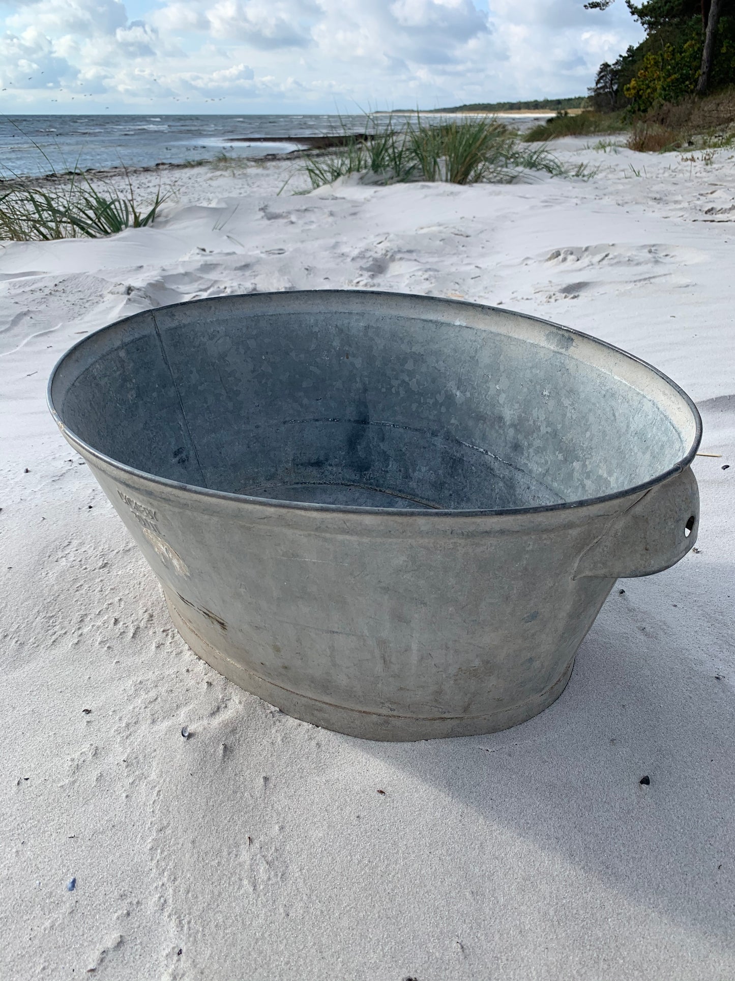 Flot gammel zinkbalje med fine detaljer